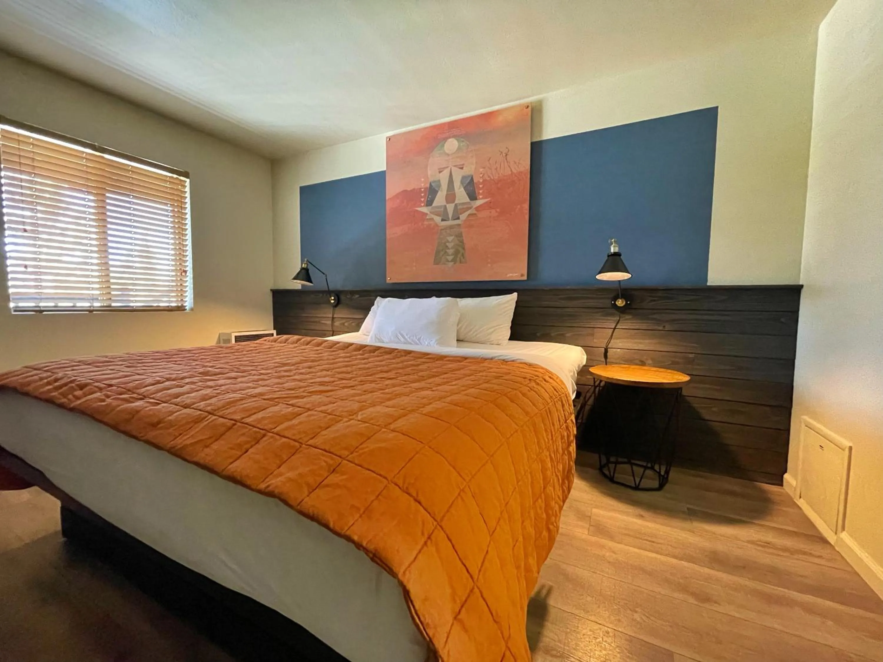 Bed in Sessions Retreat & Hotel