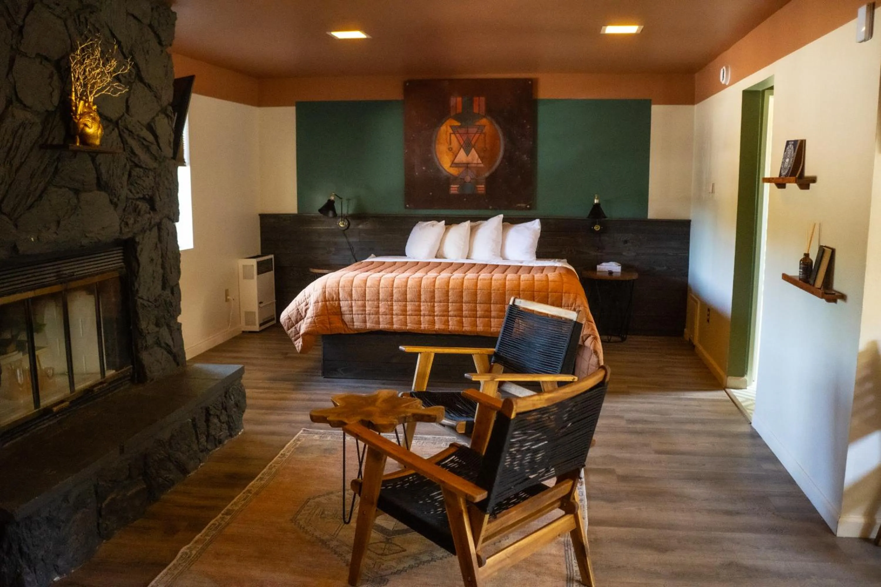 Bed in Sessions Retreat & Hotel