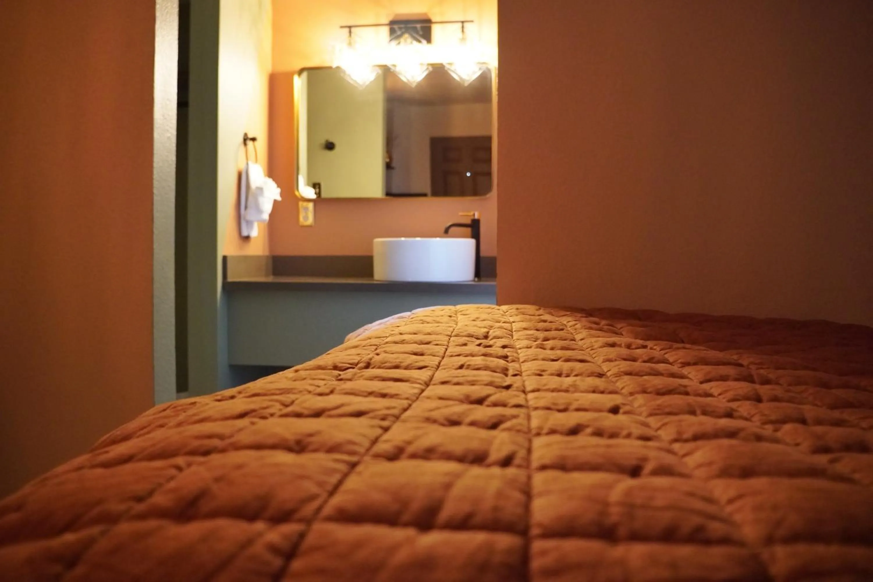 Bed in Sessions Retreat & Hotel