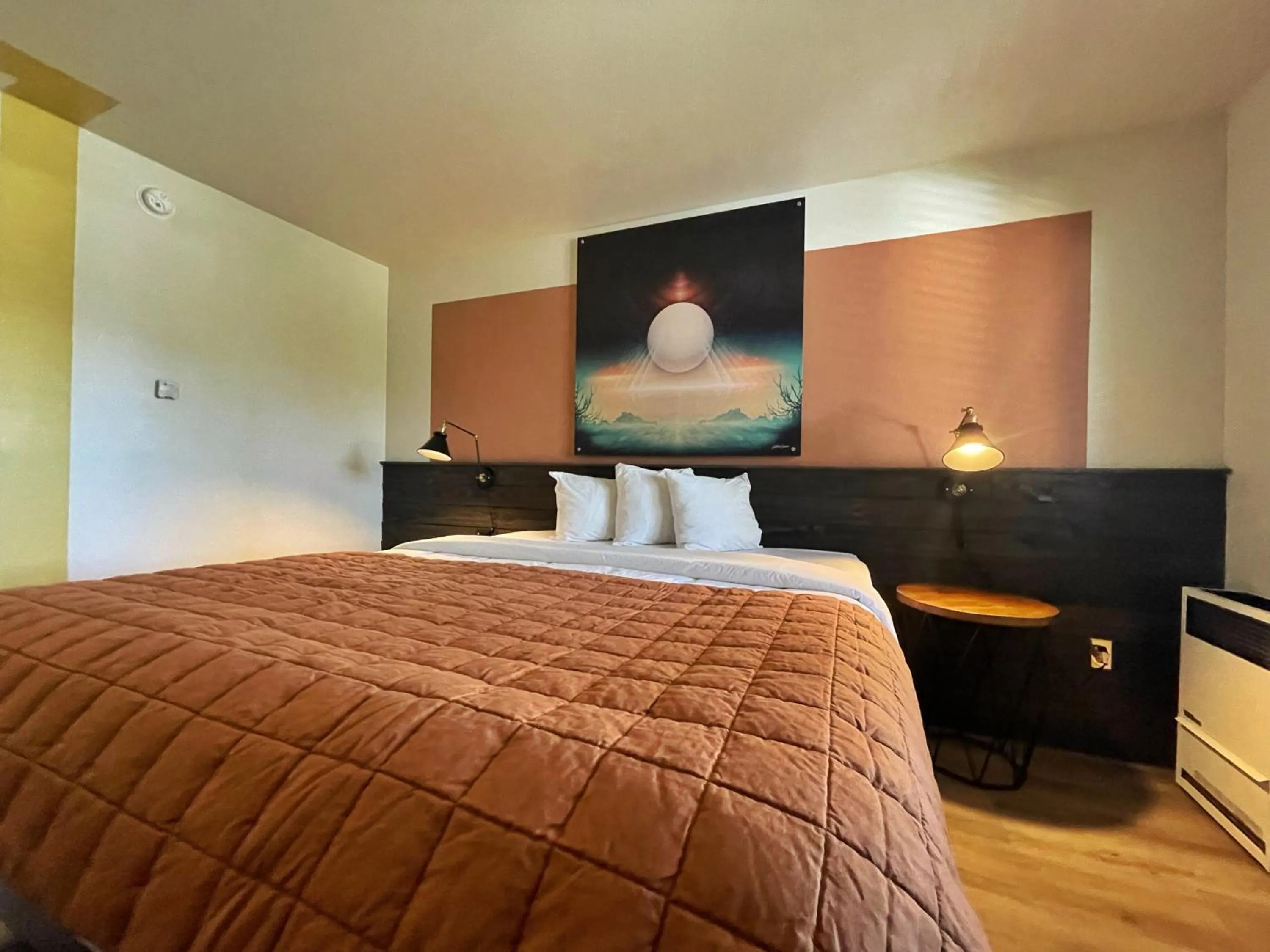 Bed in Sessions Retreat & Hotel