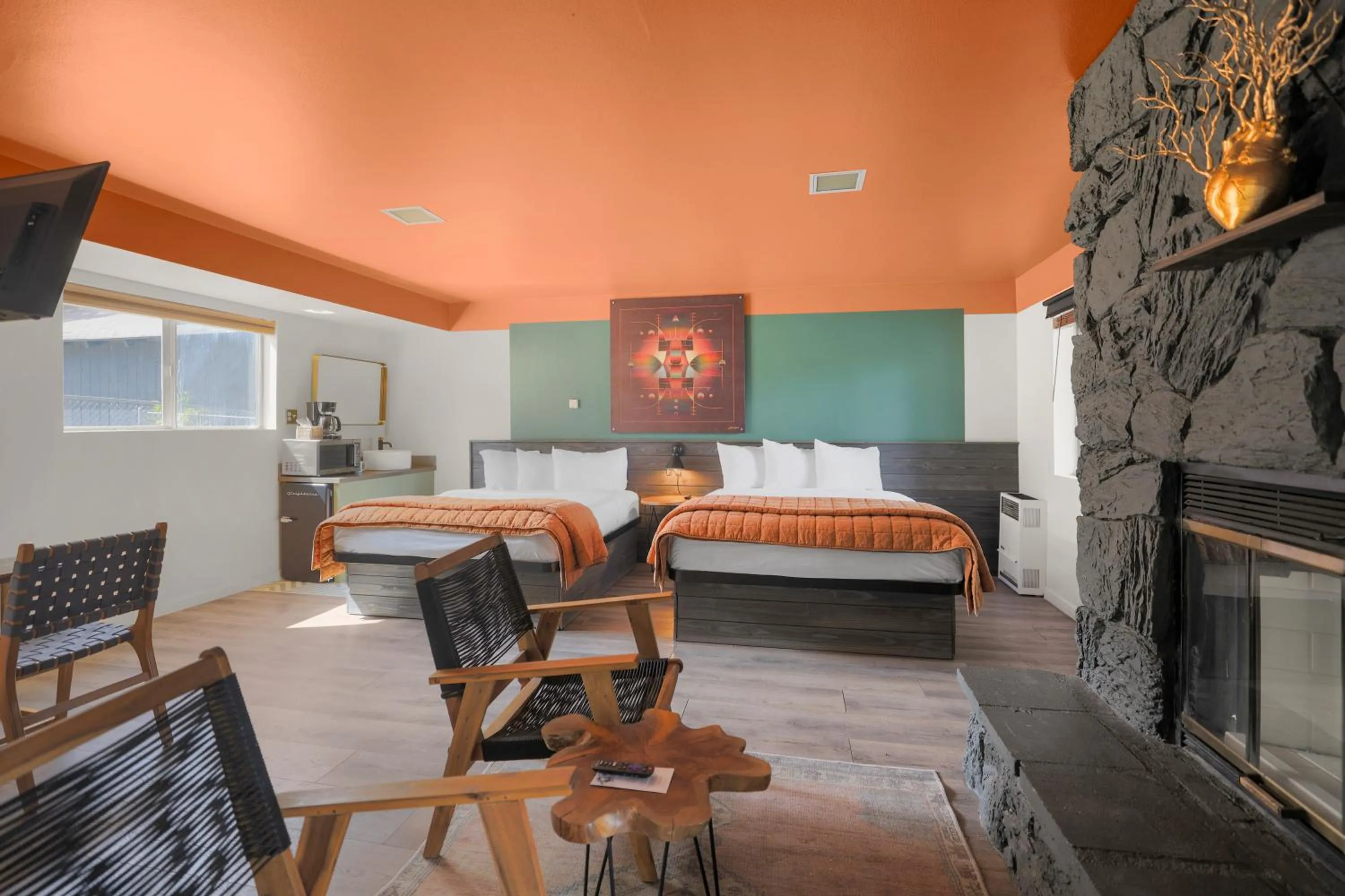 Seating area, Bed in Sessions Retreat & Hotel