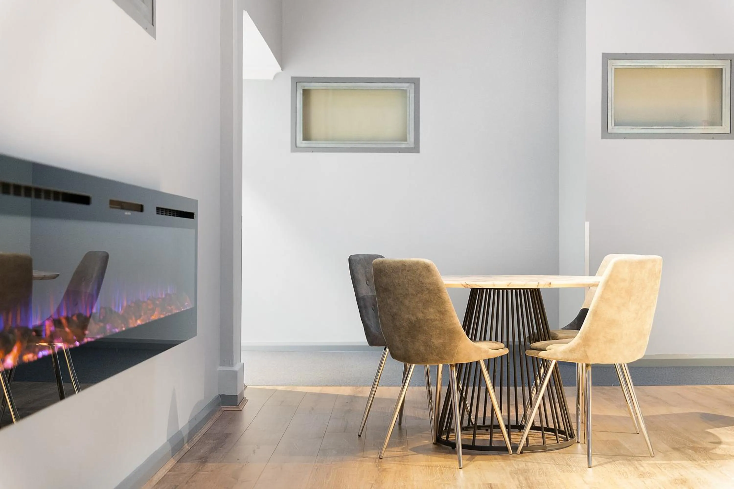 Communal lounge/ TV room in BreakFree on Broadway Sydney, an Accor Hotel