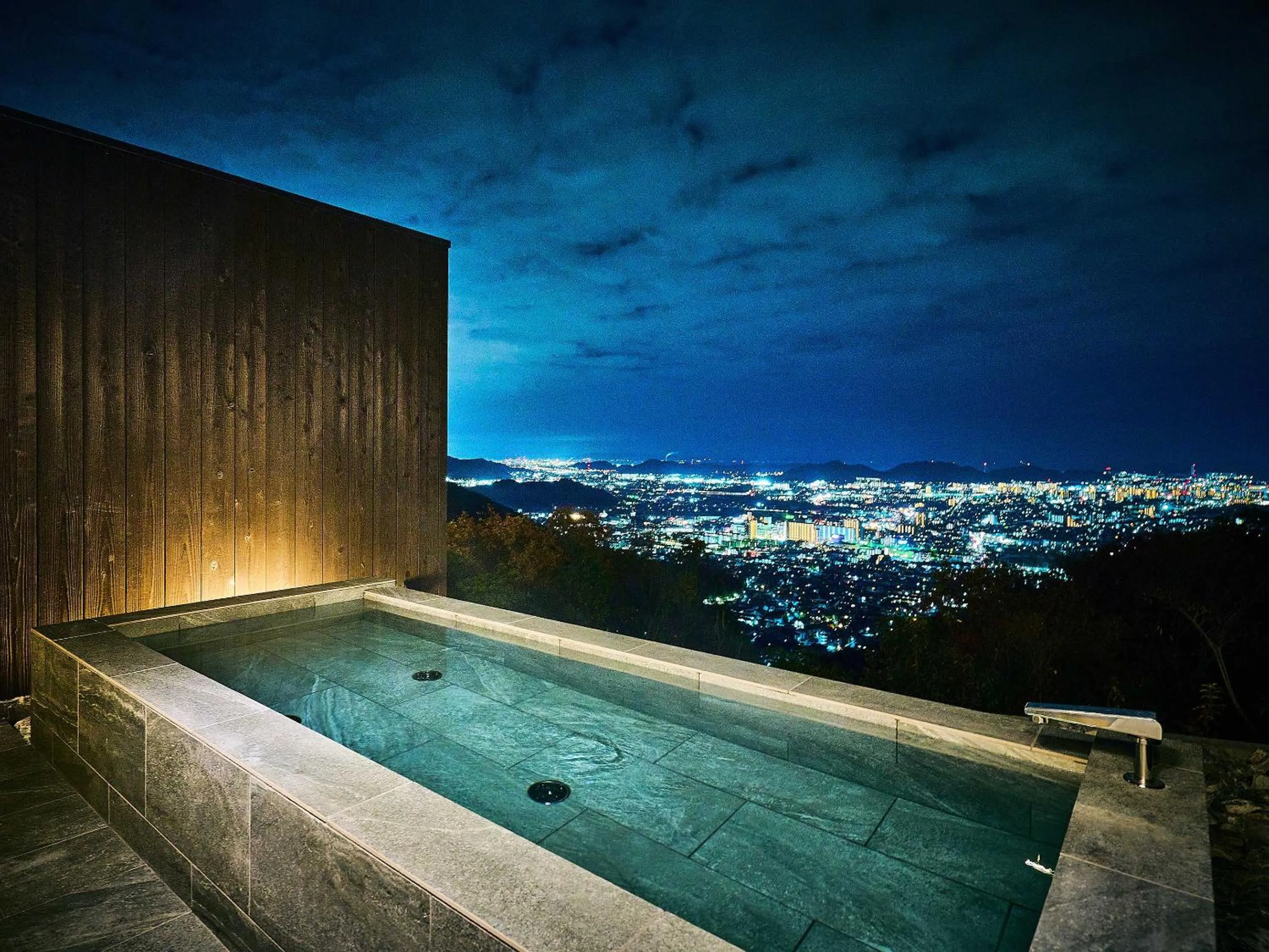 Open Air Bath in Setre Highland Villa Himeji