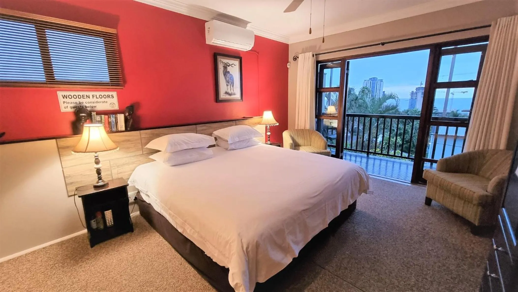 Bedroom, Bed in Crooked Tree Cottage