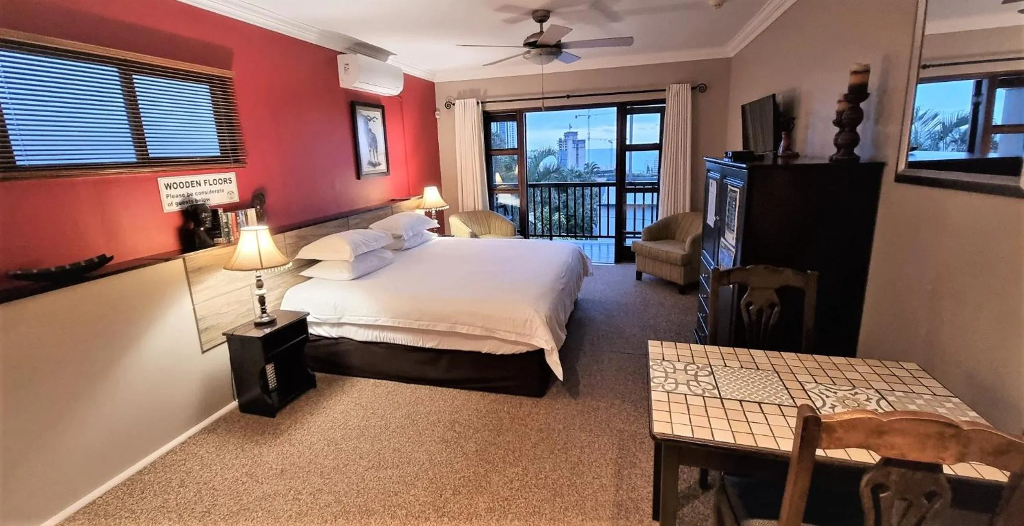 Bedroom, Bed in Crooked Tree Cottage