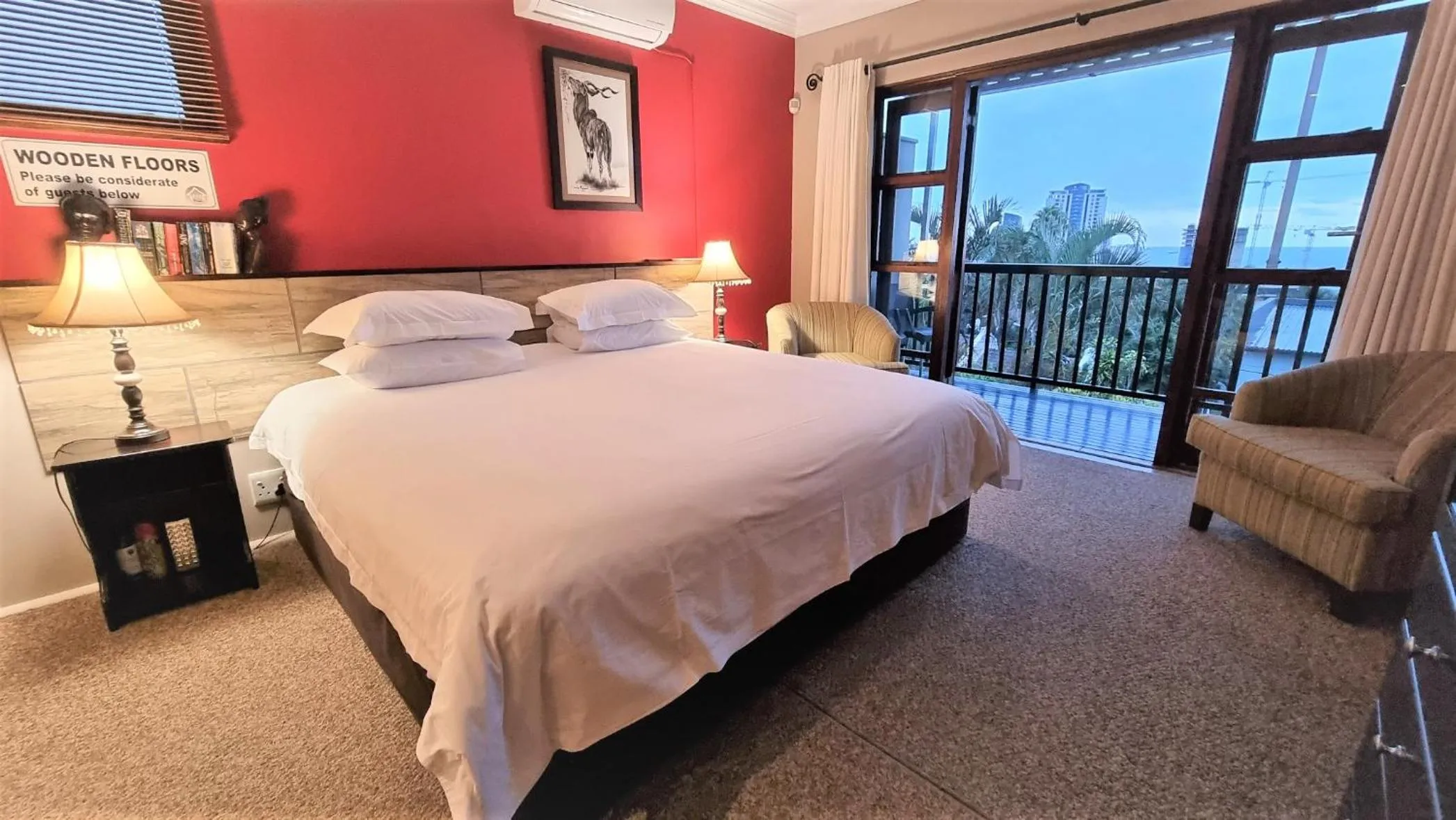 Bedroom, Bed in Crooked Tree Cottage