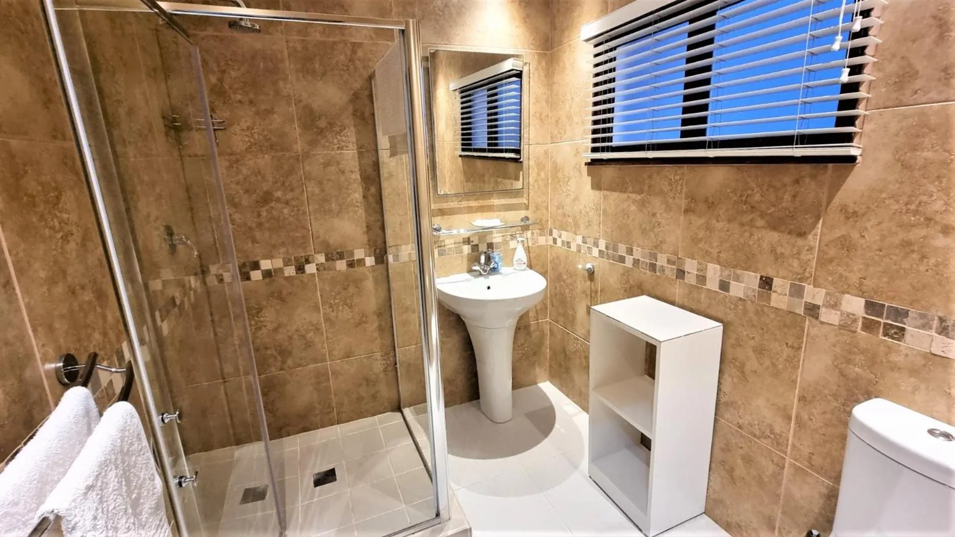 Bathroom in Crooked Tree Cottage
