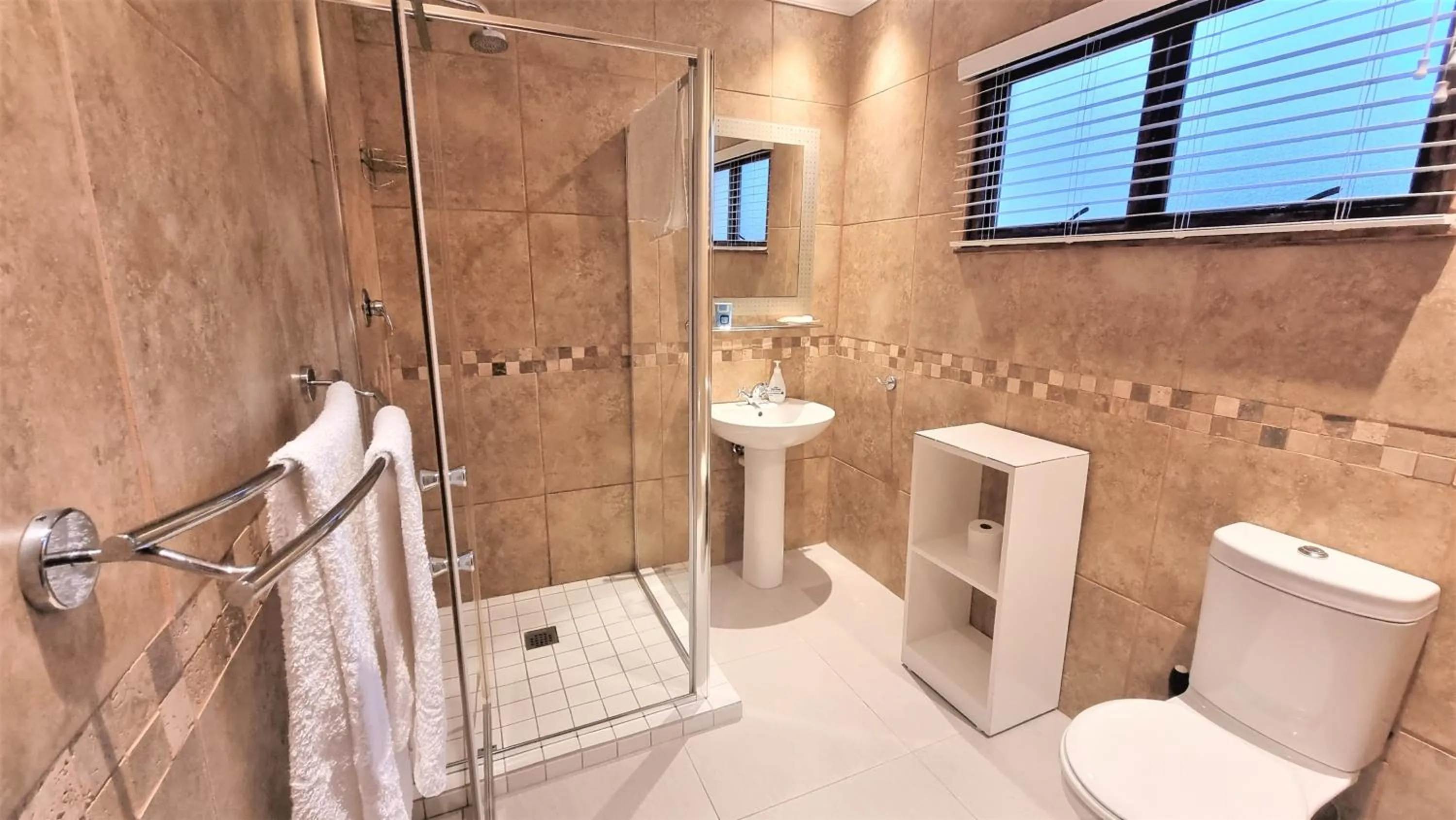 Shower in Crooked Tree Cottage