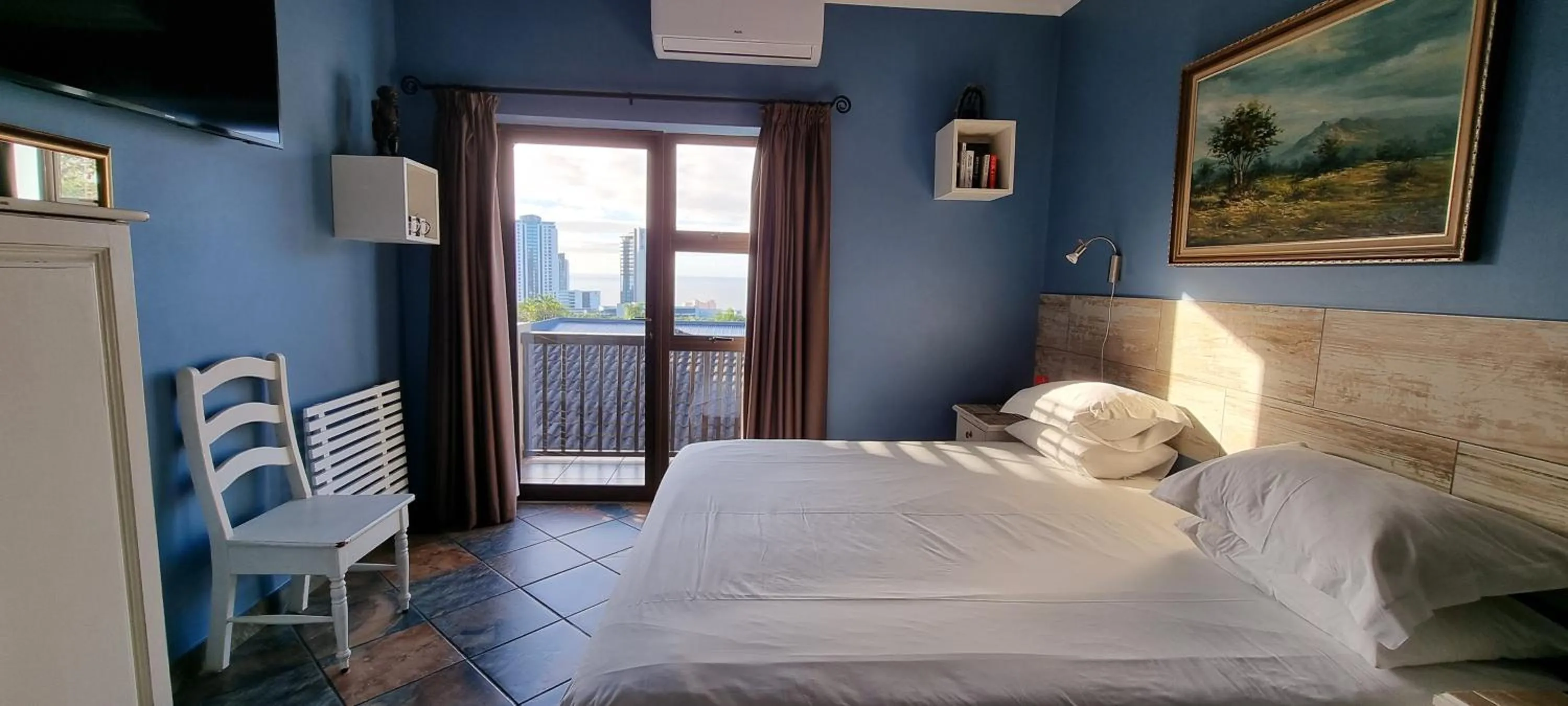 View (from property/room), Bed in Crooked Tree Cottage