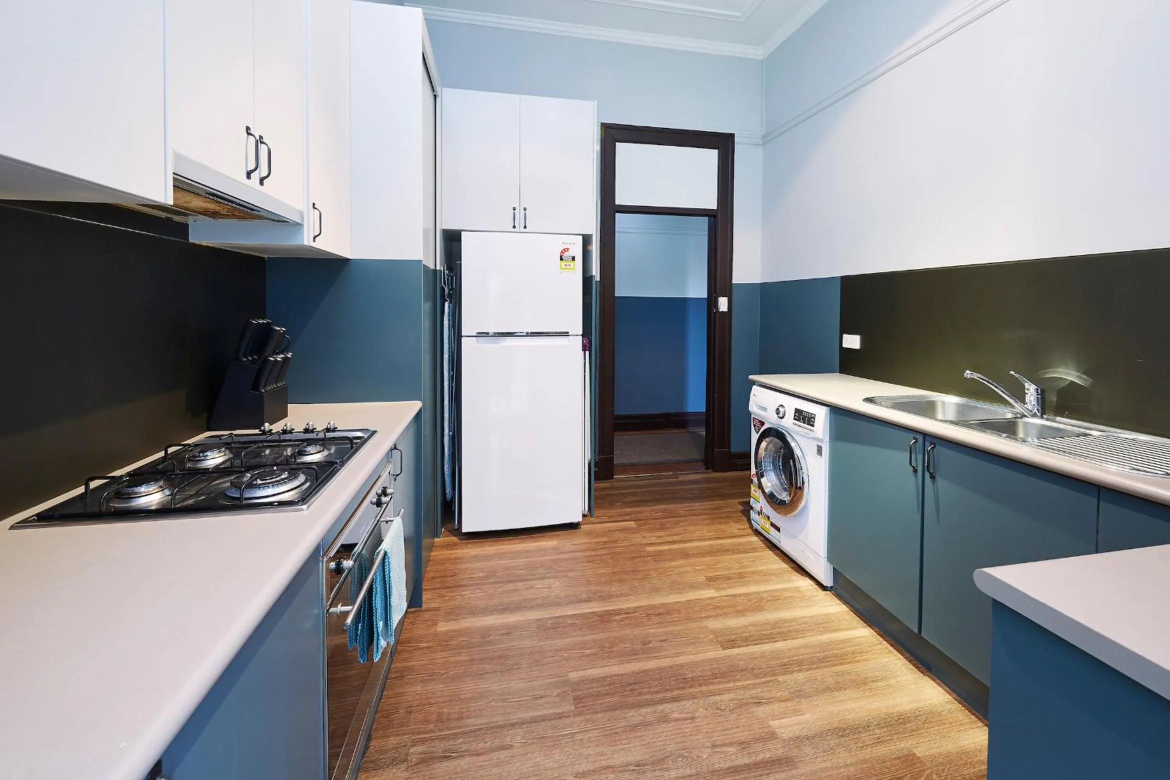 Kitchen or kitchenette in Bridgeview Hotel Willoughby