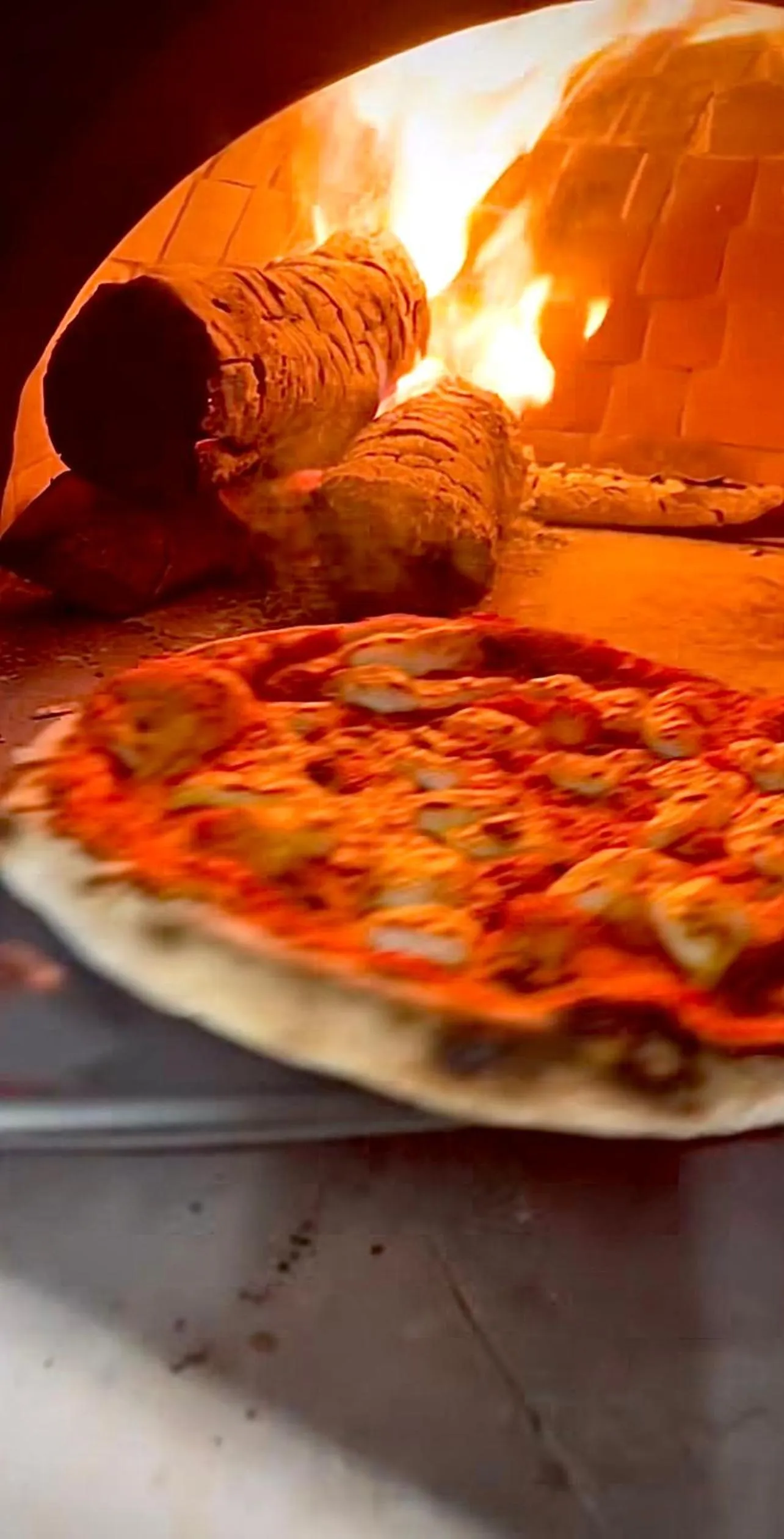 Restaurant/places to eat in Luisita Central Park Hotel