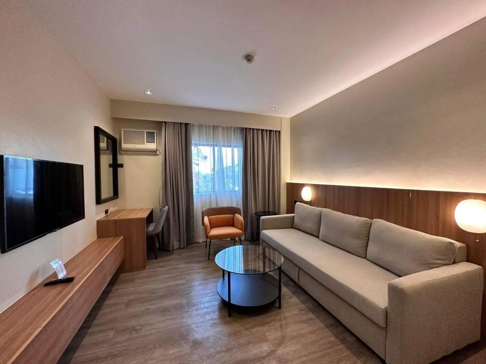 Living room in Luisita Central Park Hotel