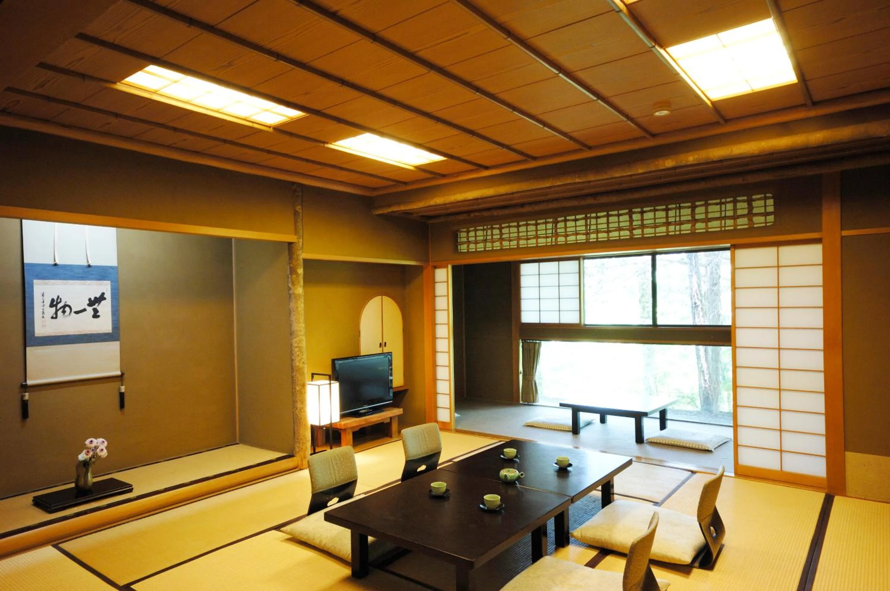 Photo of the whole room in Momoyama