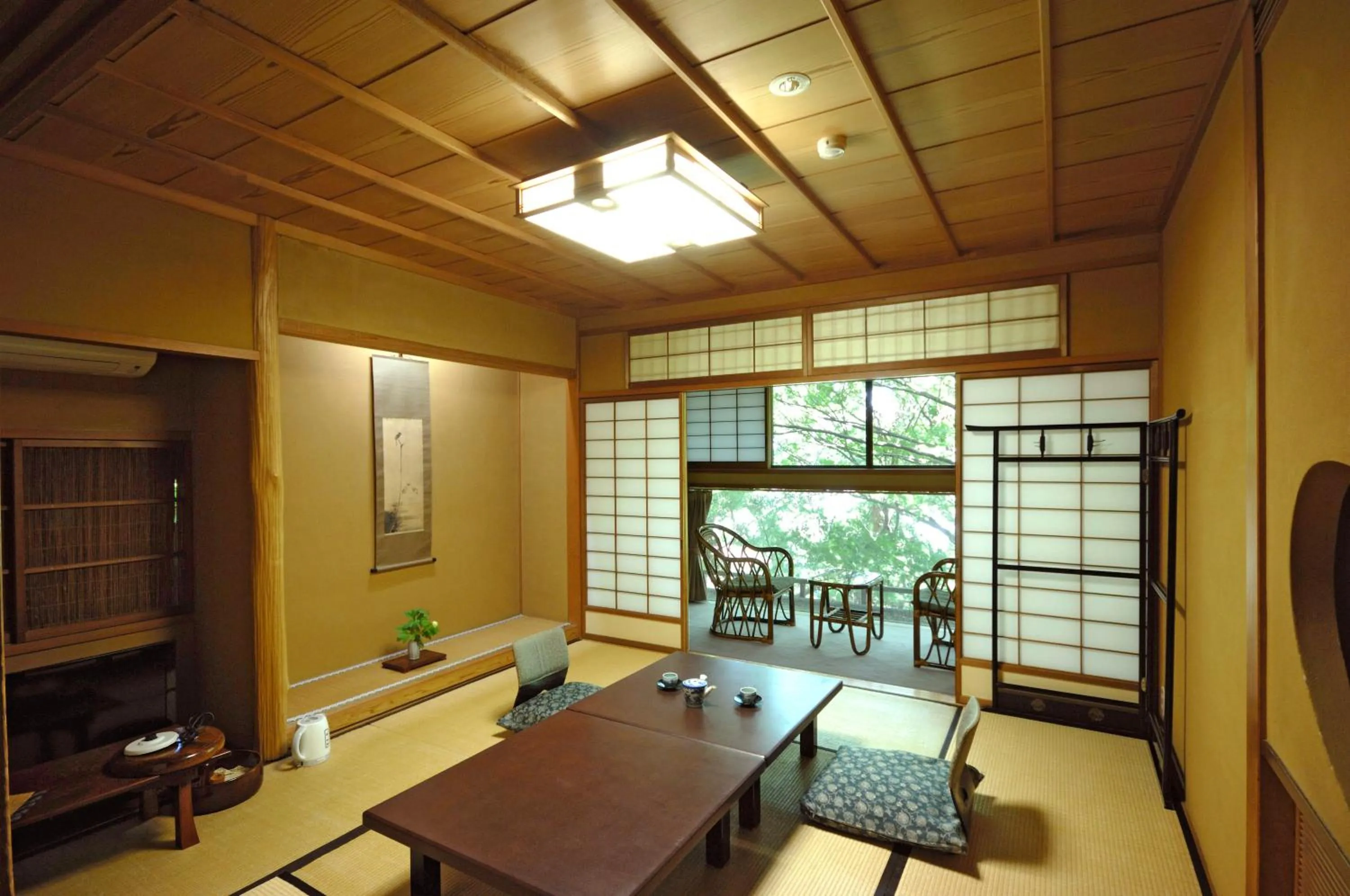 Photo of the whole room in Momoyama