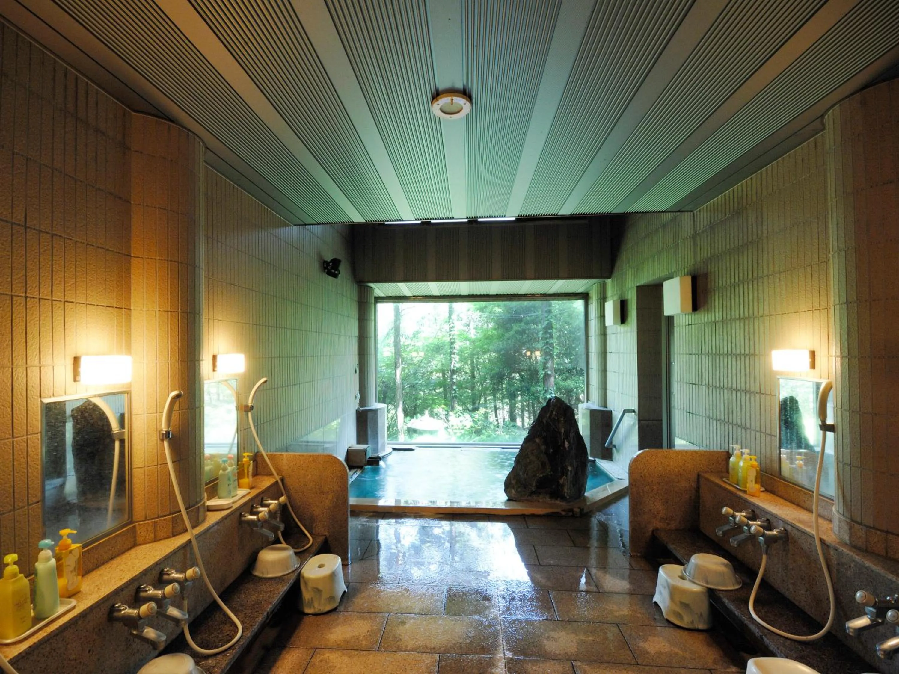 Hot Spring Bath in Momoyama