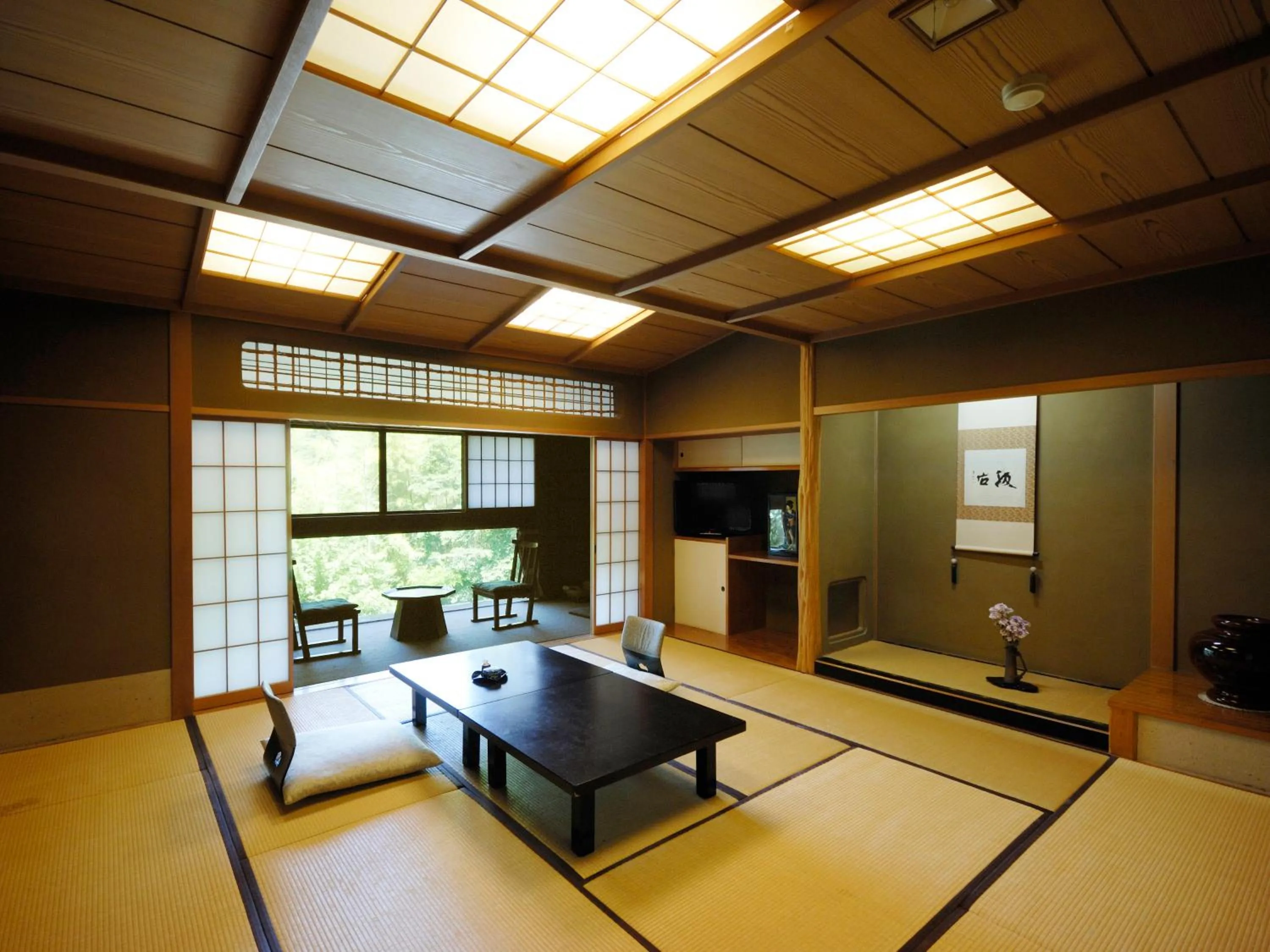 Photo of the whole room in Momoyama