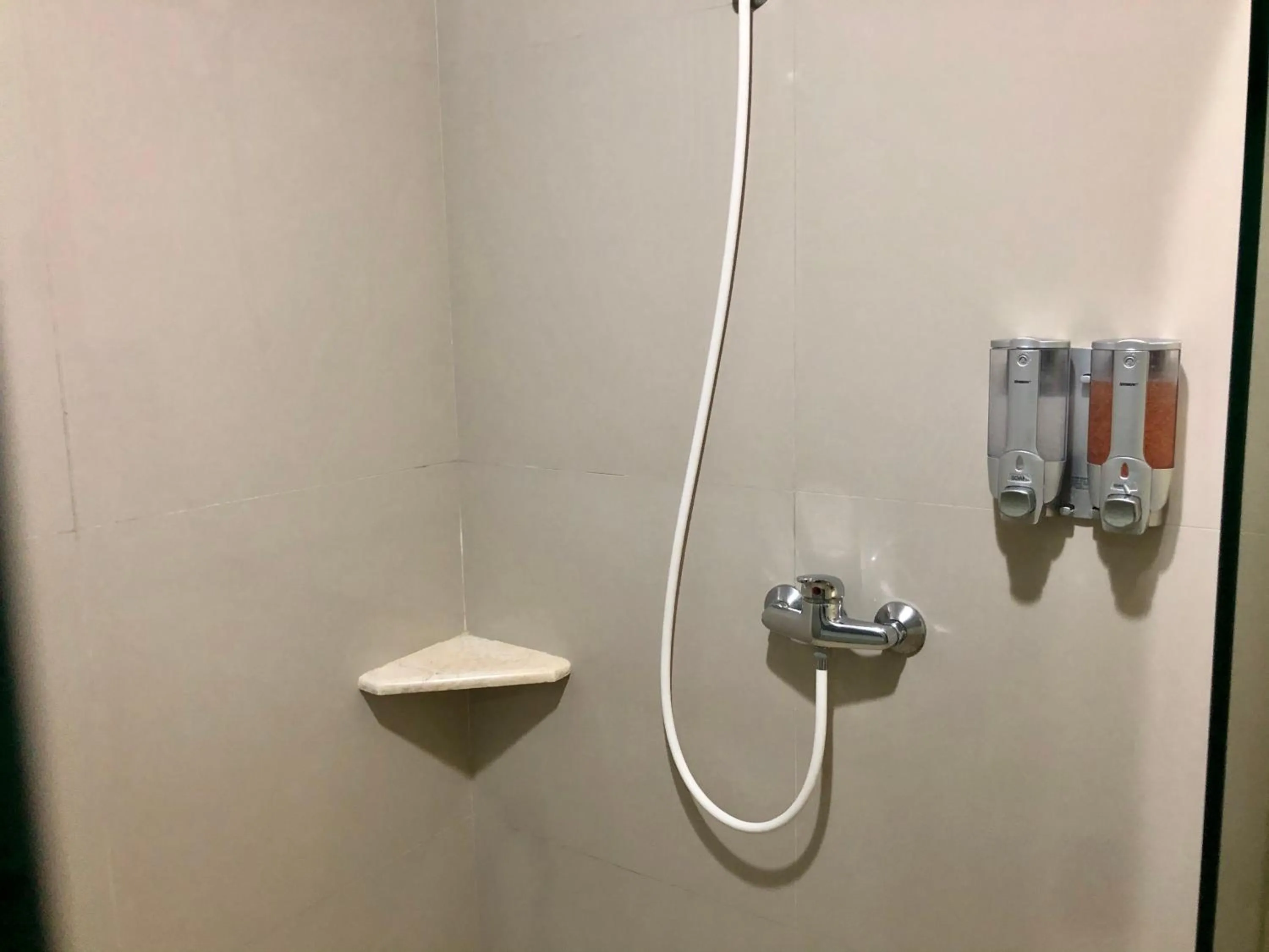 Shower in Kana Citra Guesthouse