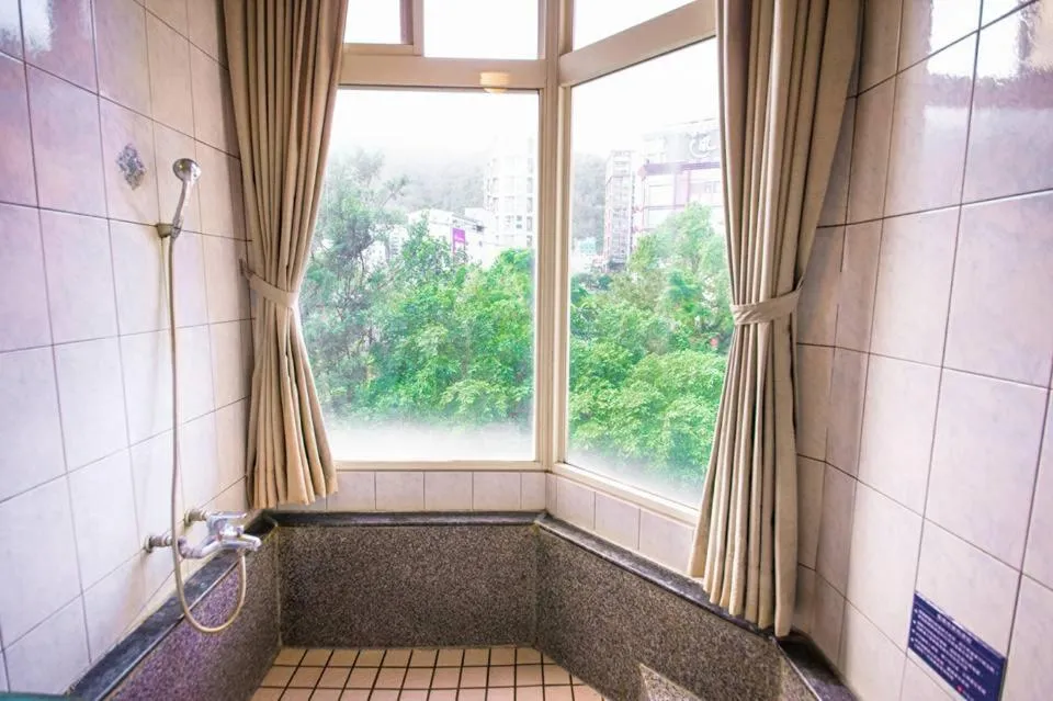 AOIKE Hot Spring Hotel