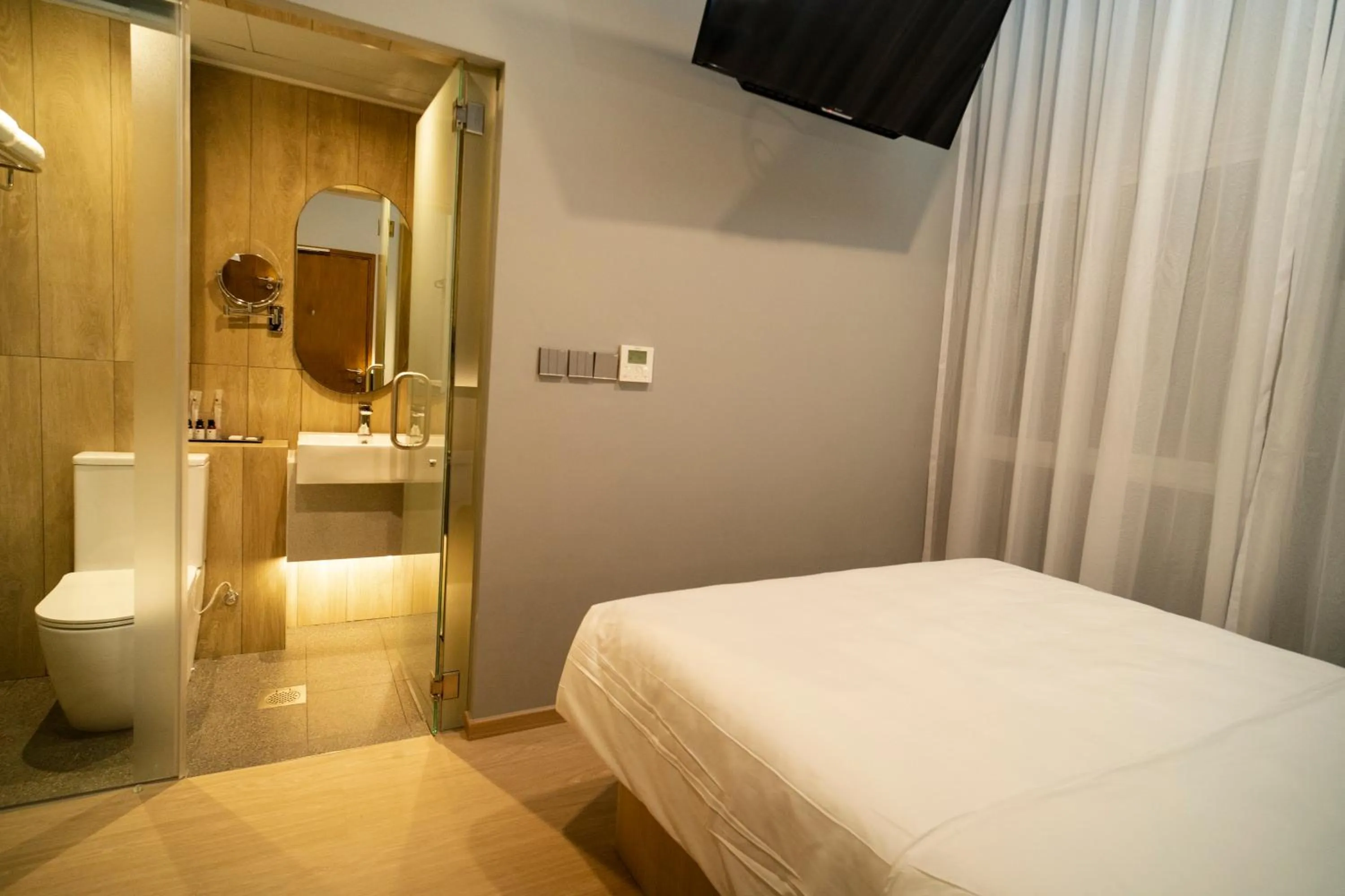 Bed in Hotel Bencoolen at Hong Kong Street