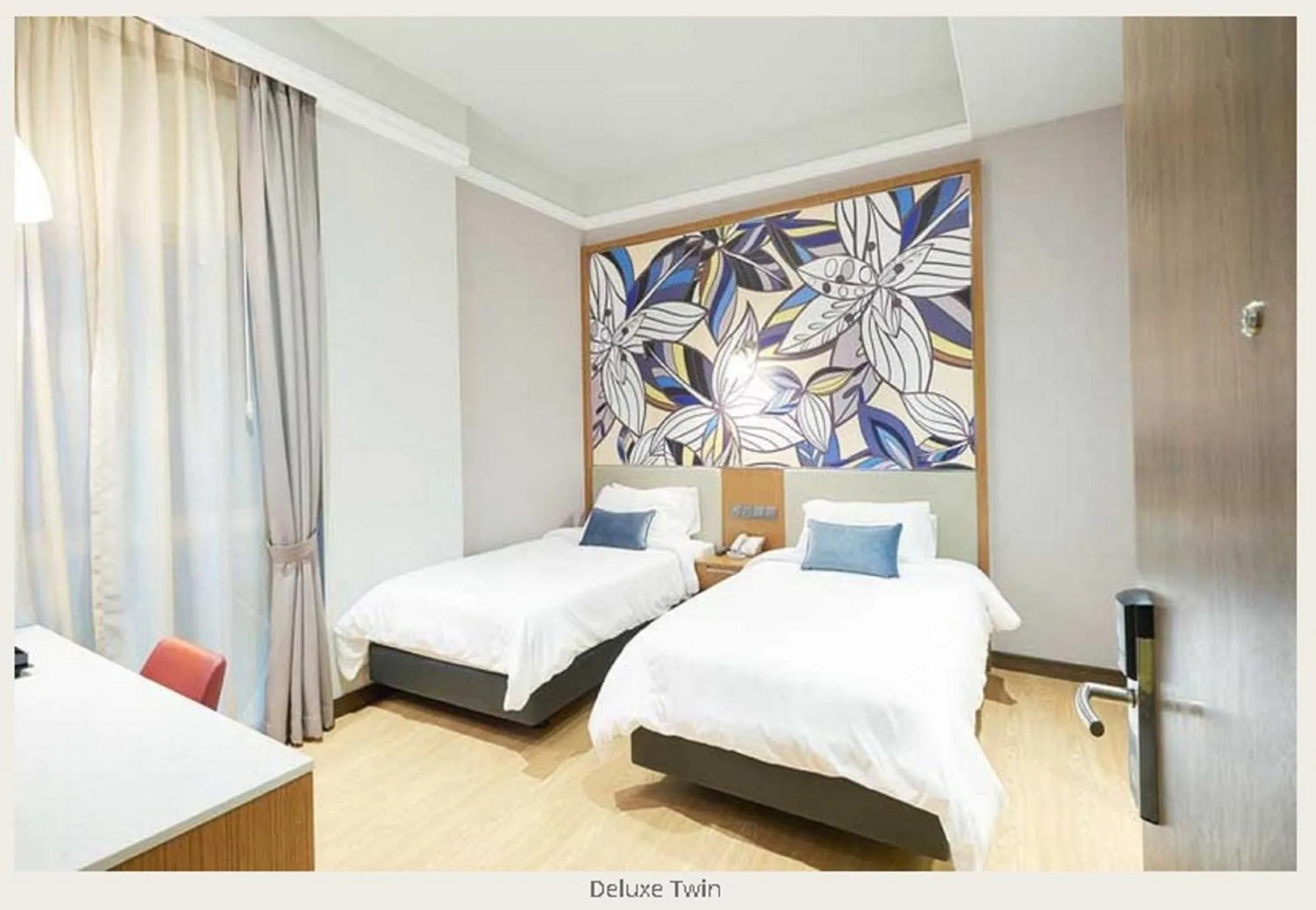 Photo of the whole room, Bed in Hotel Bencoolen at Hong Kong Street