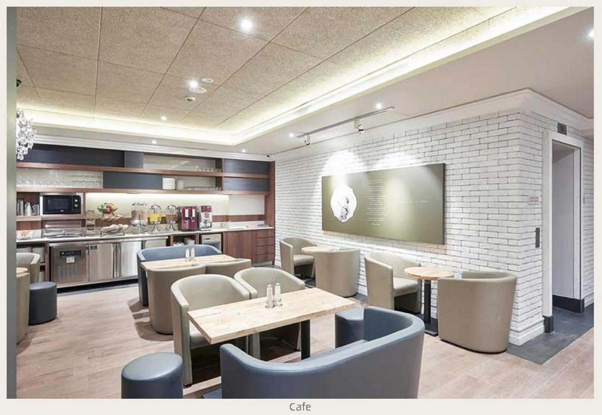 Restaurant/places to eat in Hotel Bencoolen at Hong Kong Street