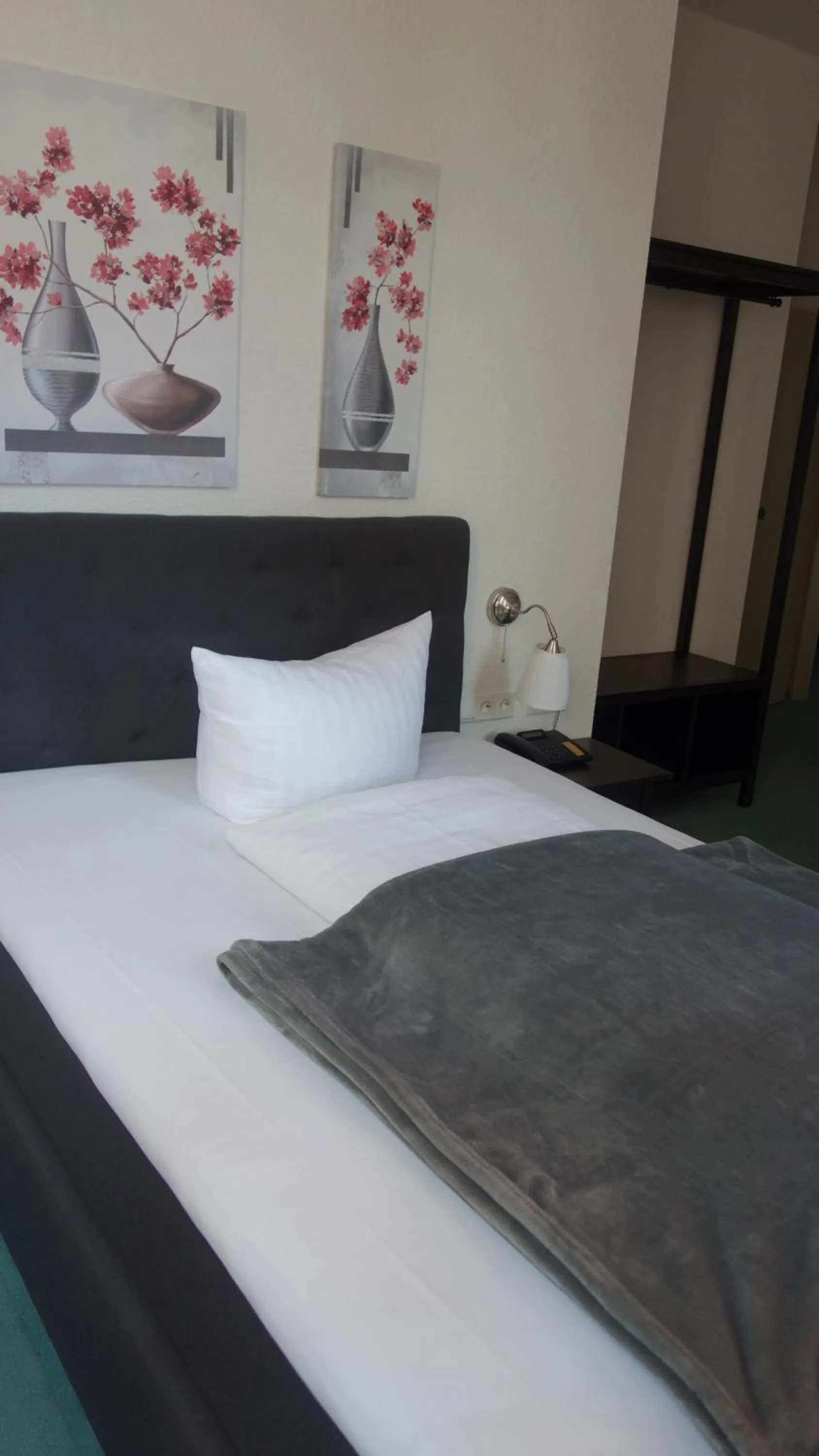 Photo of the whole room, Bed in Hotel Restaurant Erbprinz Walldorf