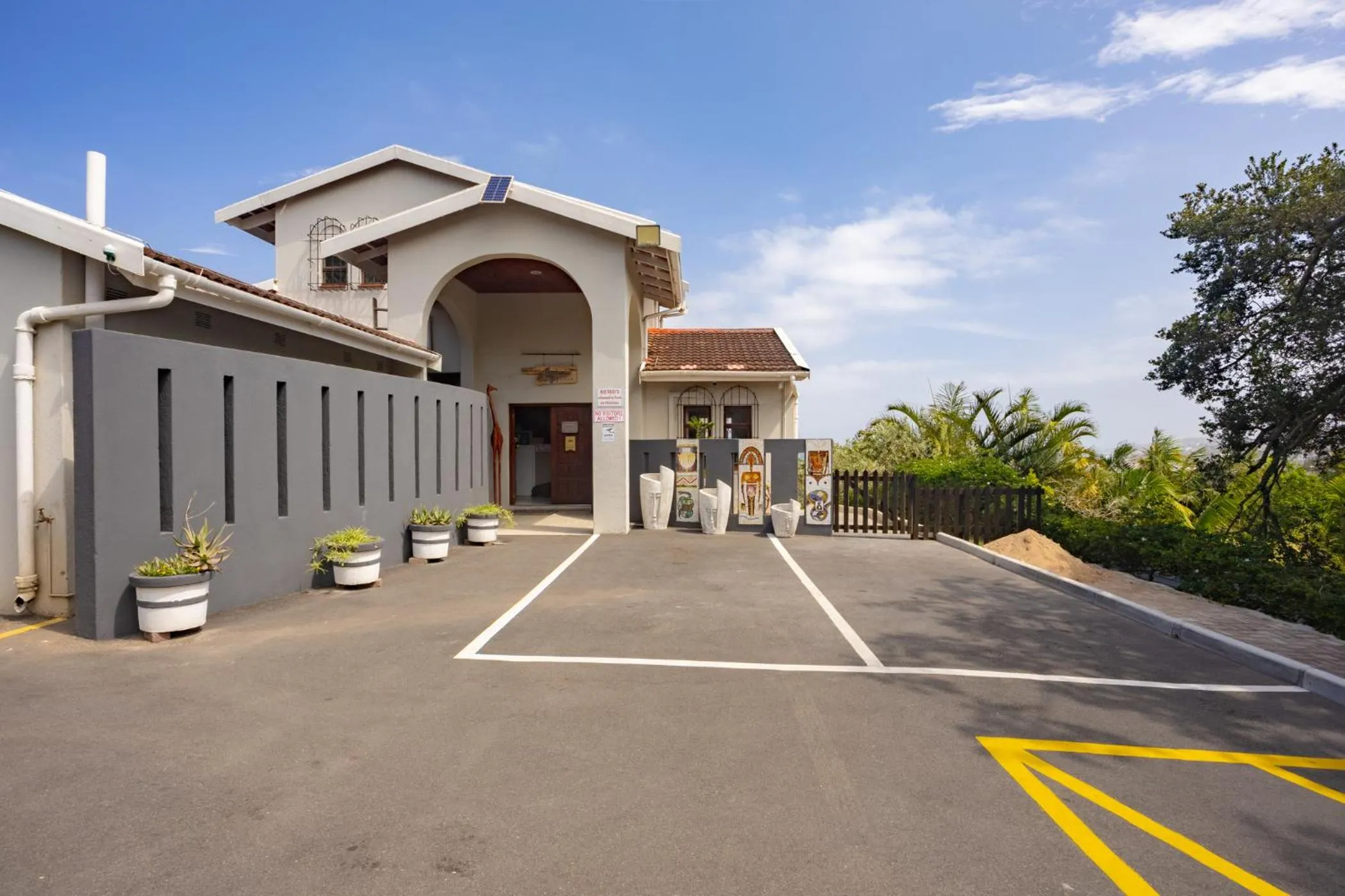 Facade/entrance in Beachcomber Bay Guest House In South Africa
