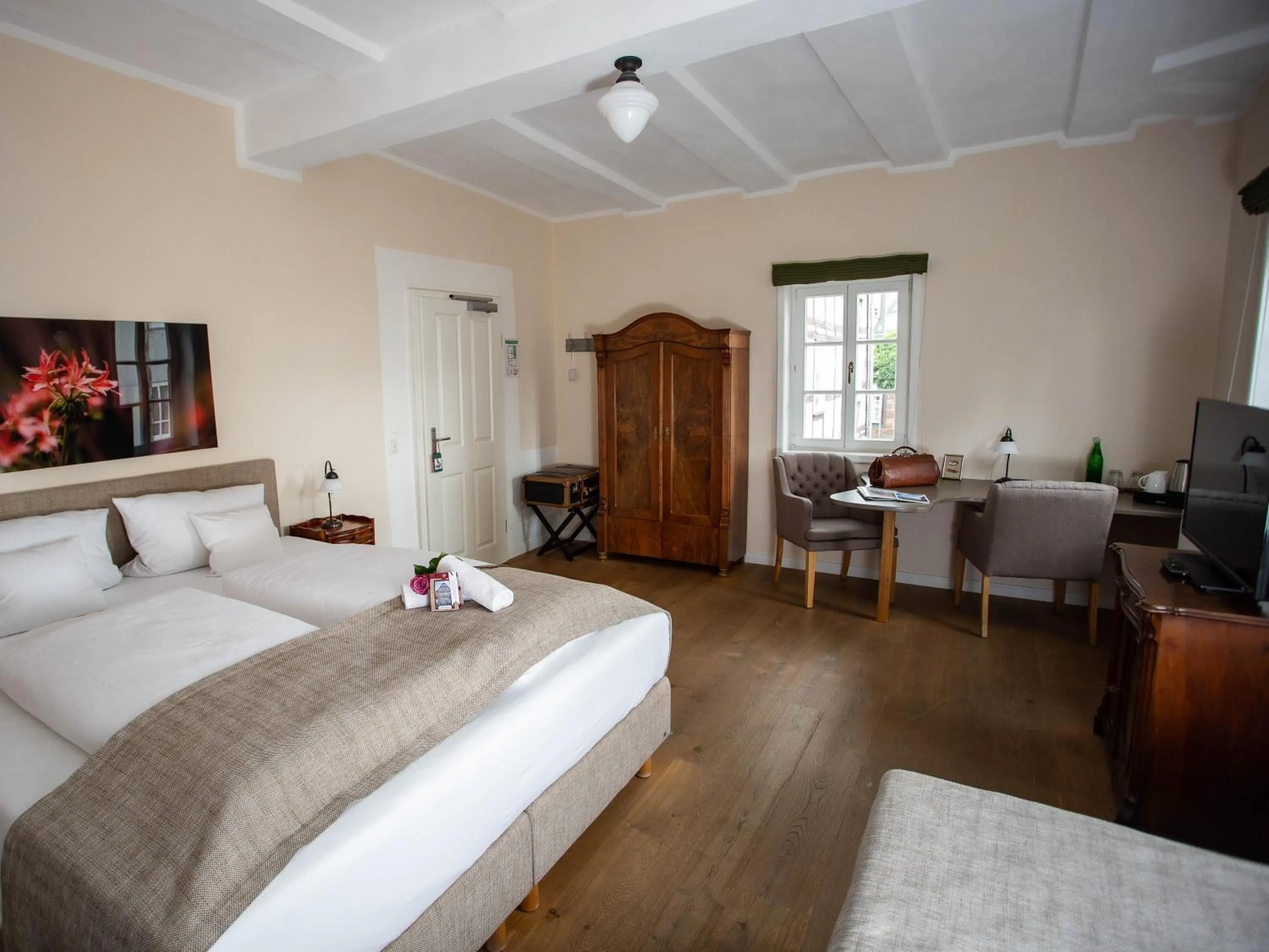 Photo of the whole room, Bed in Altstadthotel Treysa