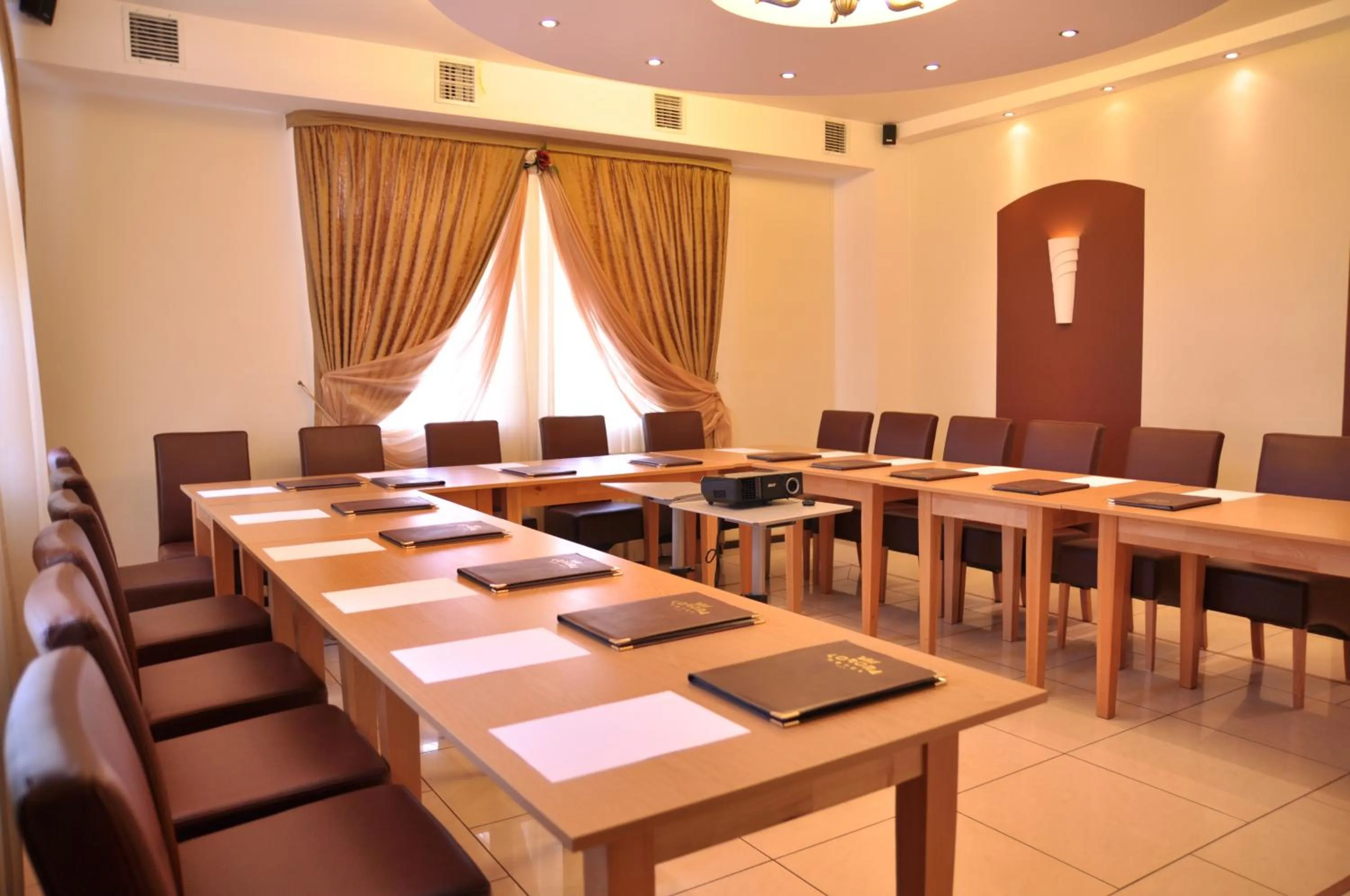 Business facilities in Hotel Korona