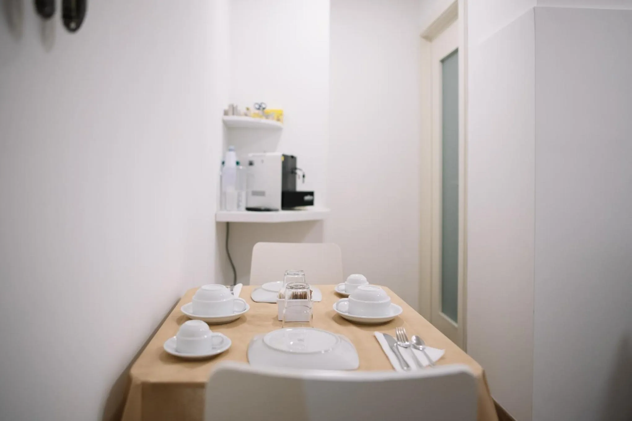 Coffee/tea facilities in B&B Hotei