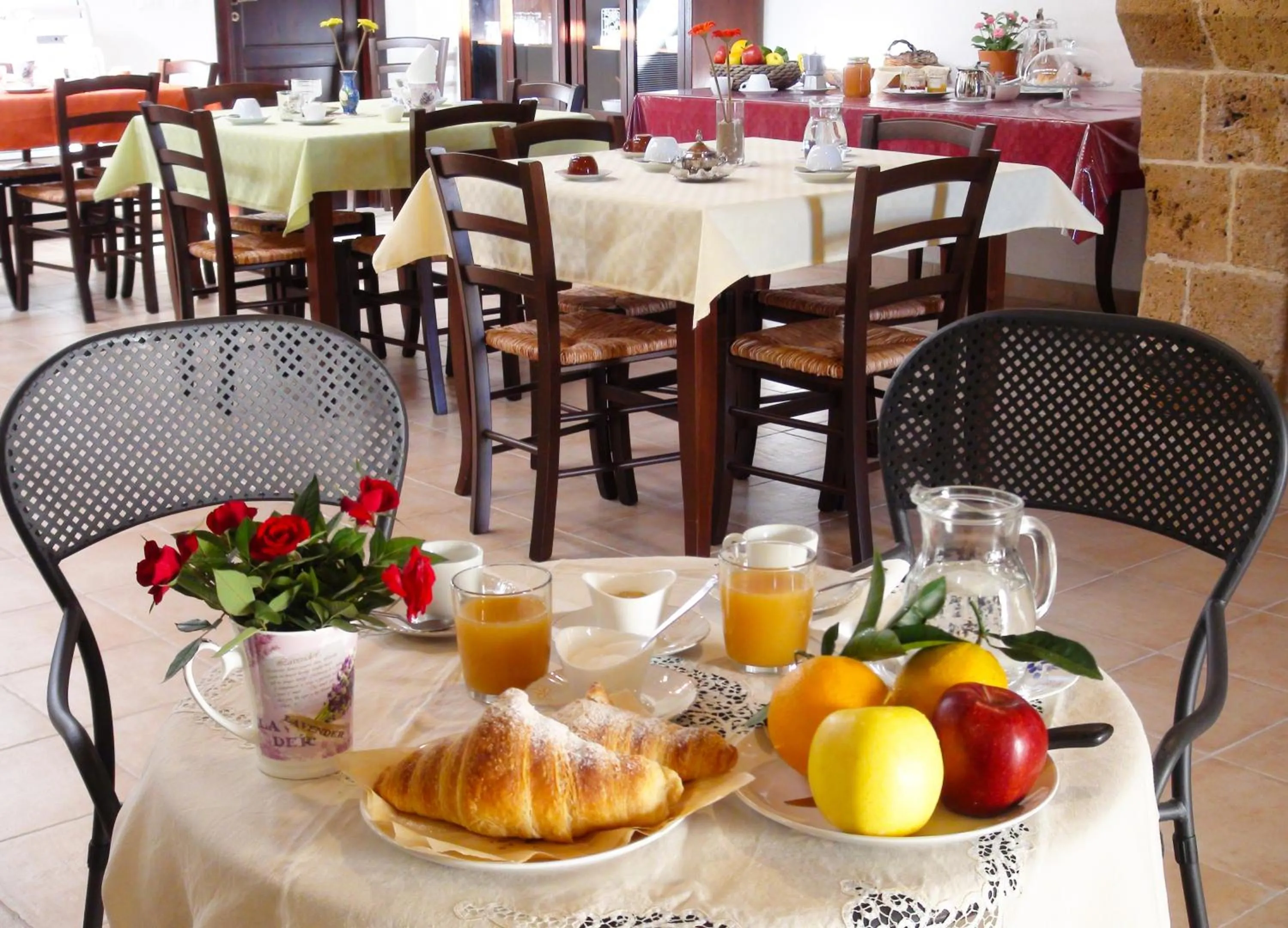 Communal lounge/ TV room in L'Antico Trappeto