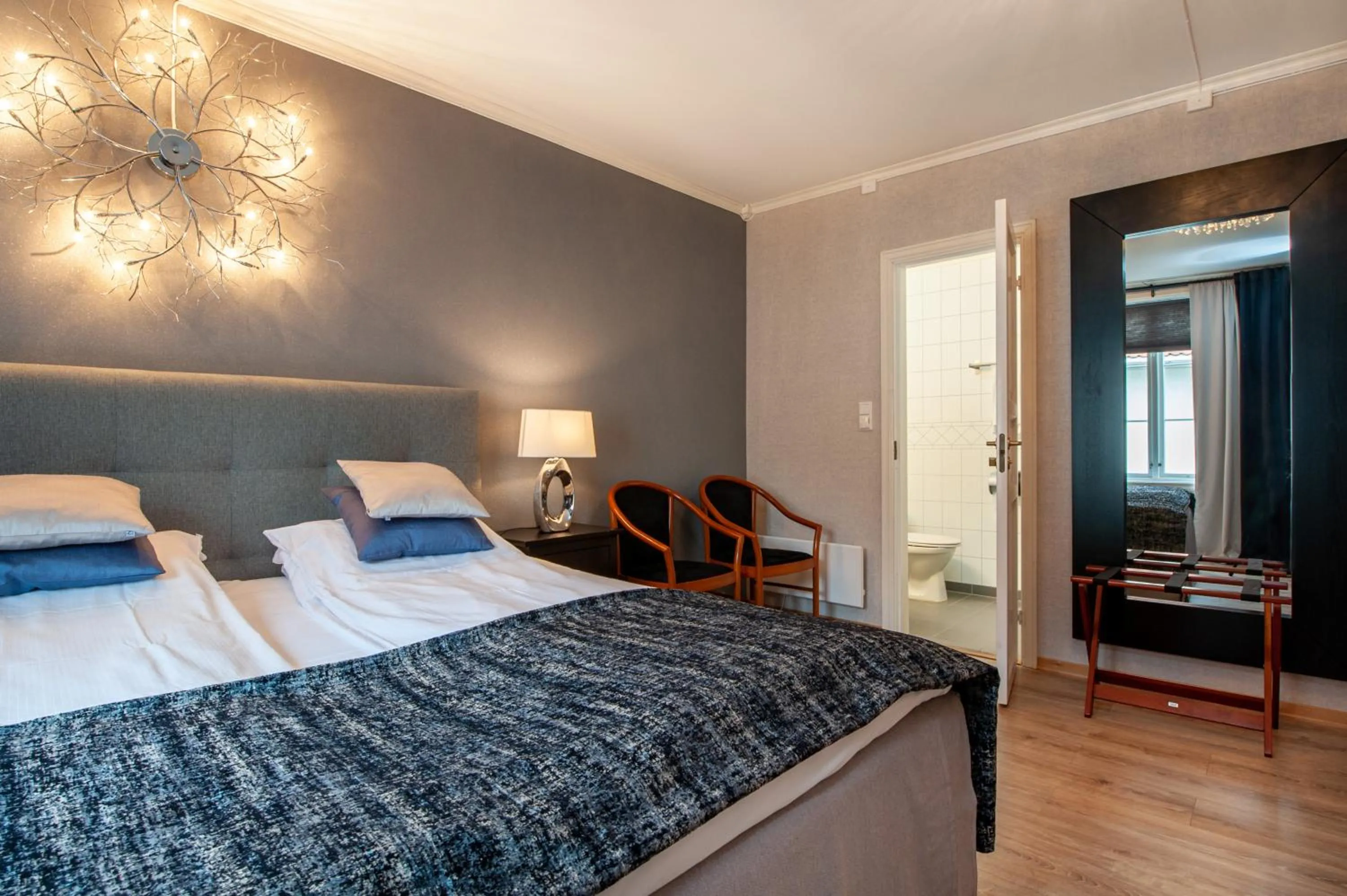 Photo of the whole room, Bed in Kjøbmandsgaarden Hotel