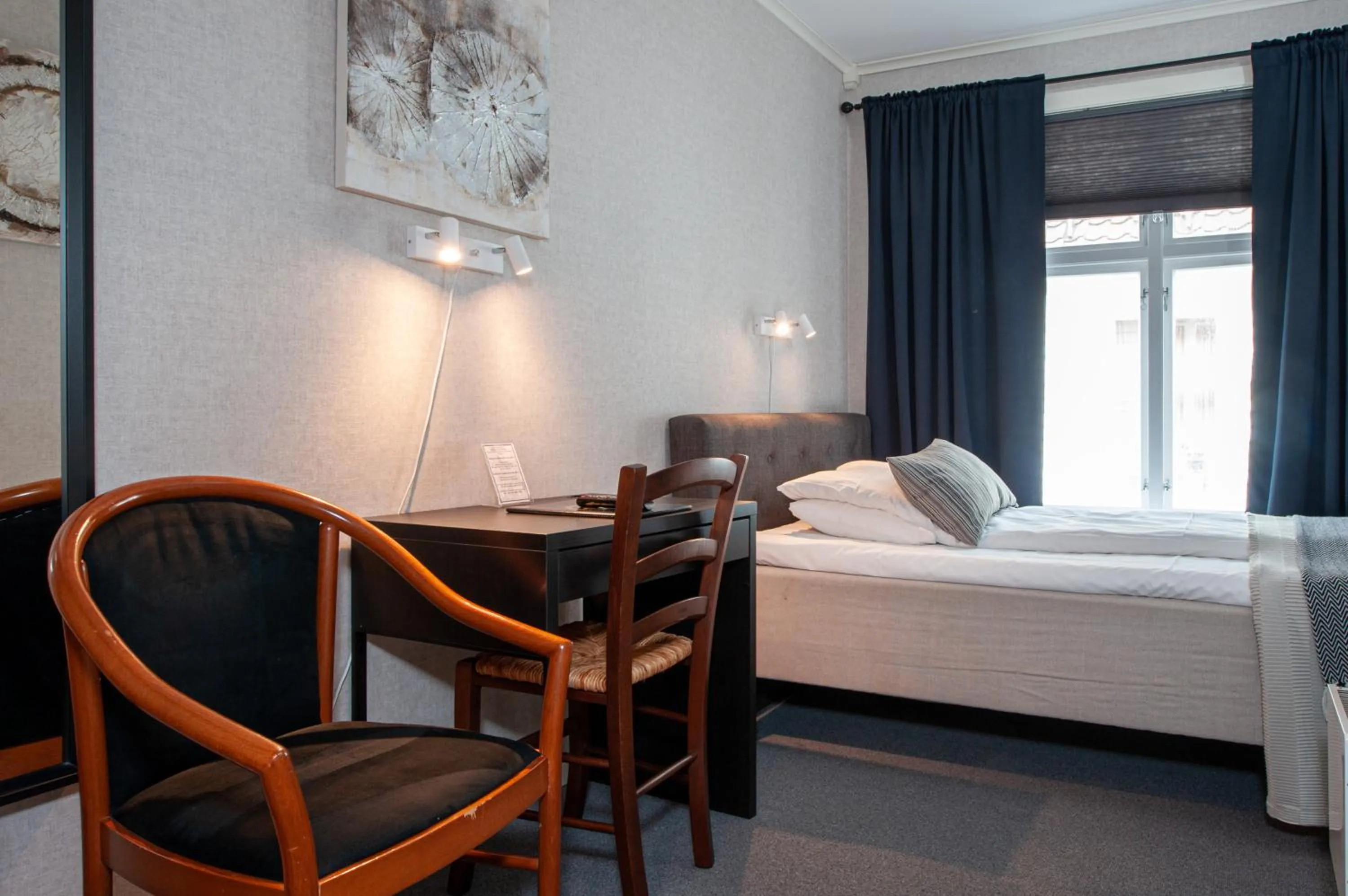 Photo of the whole room, Bed in Kjøbmandsgaarden Hotel