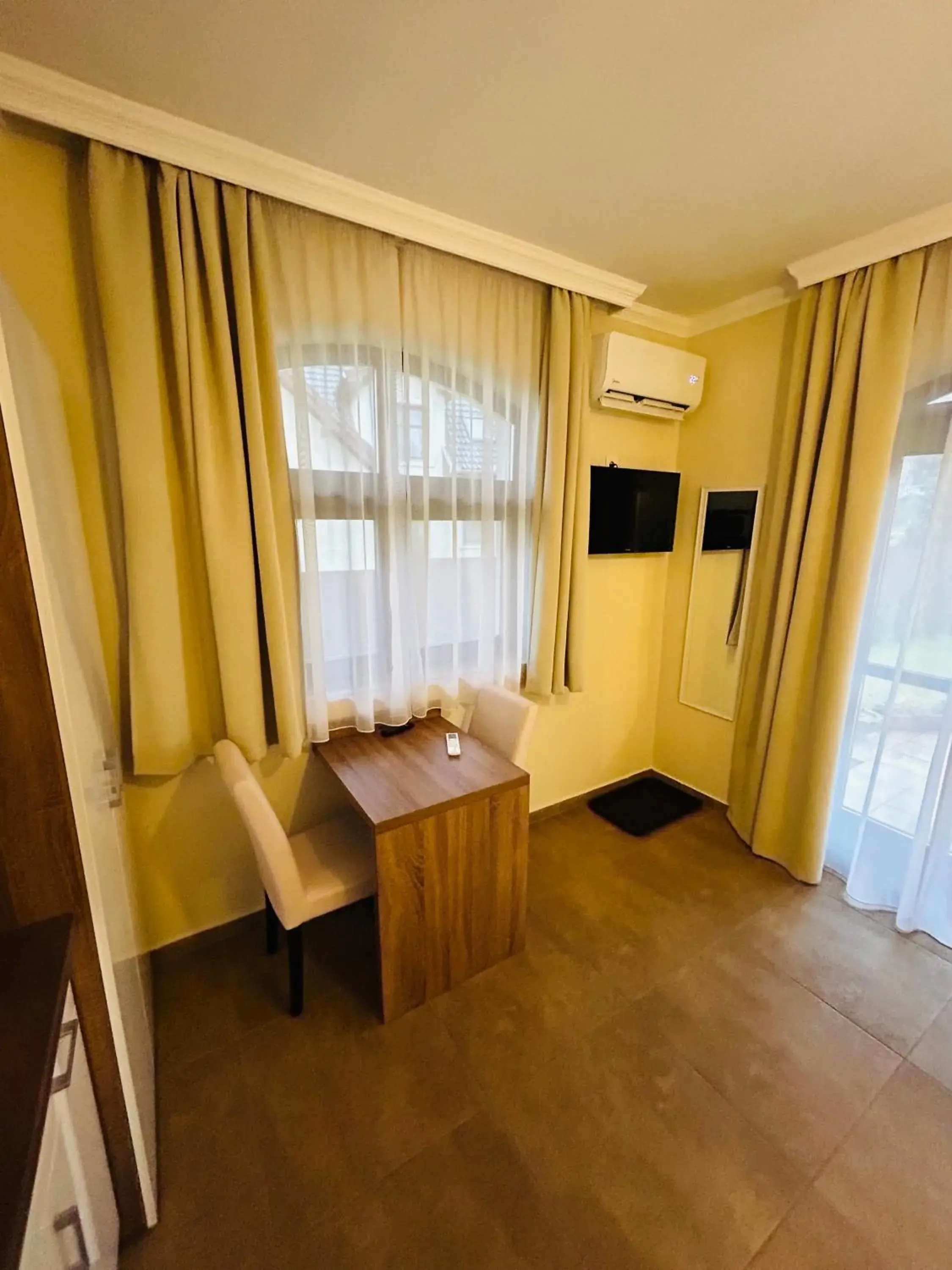 Double Room with Patio in Harmónia Vendégház Double Room with Patio in Harmónia Vendégház