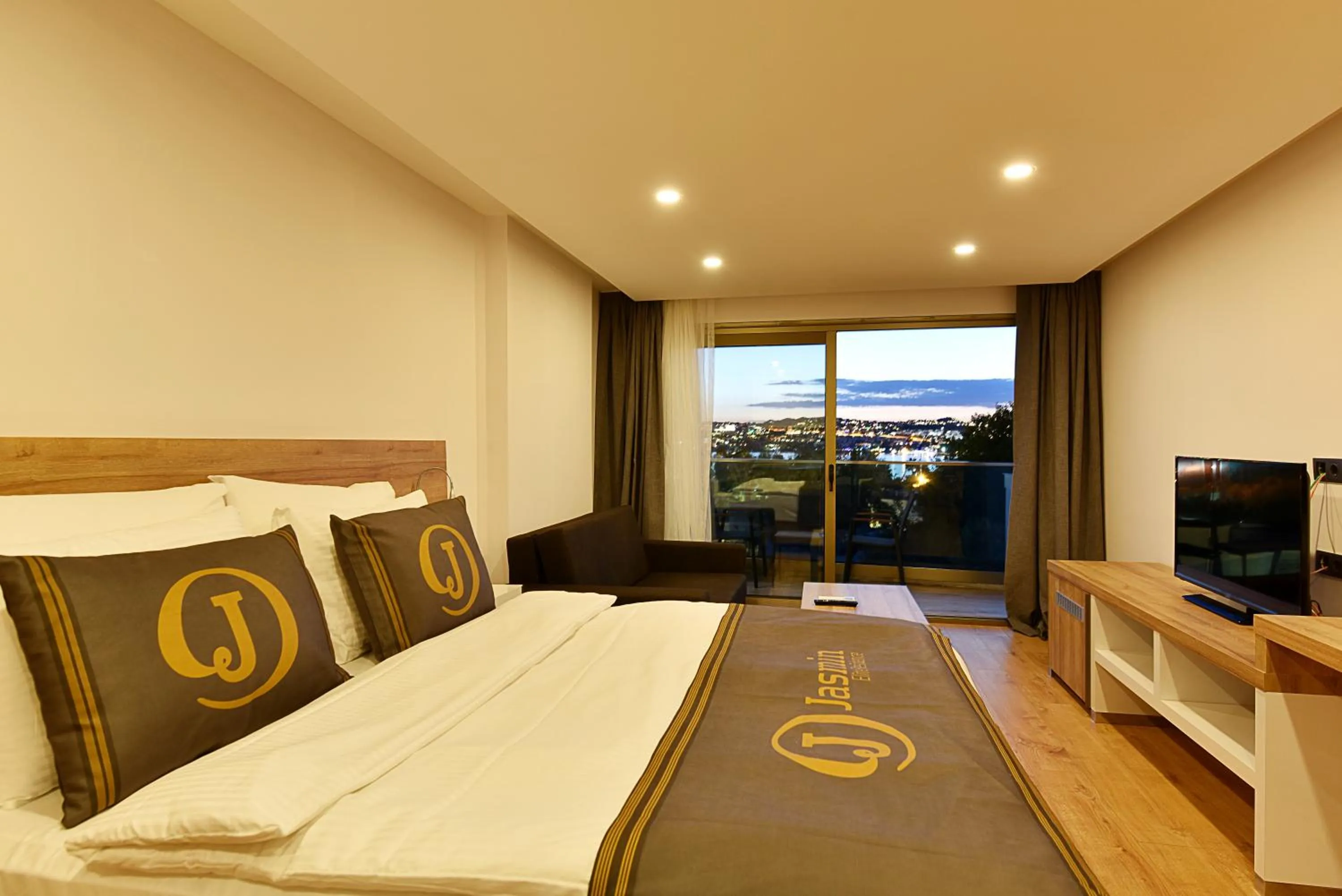 Photo of the whole room, Bed in Jasmin Elite Residence & SPA