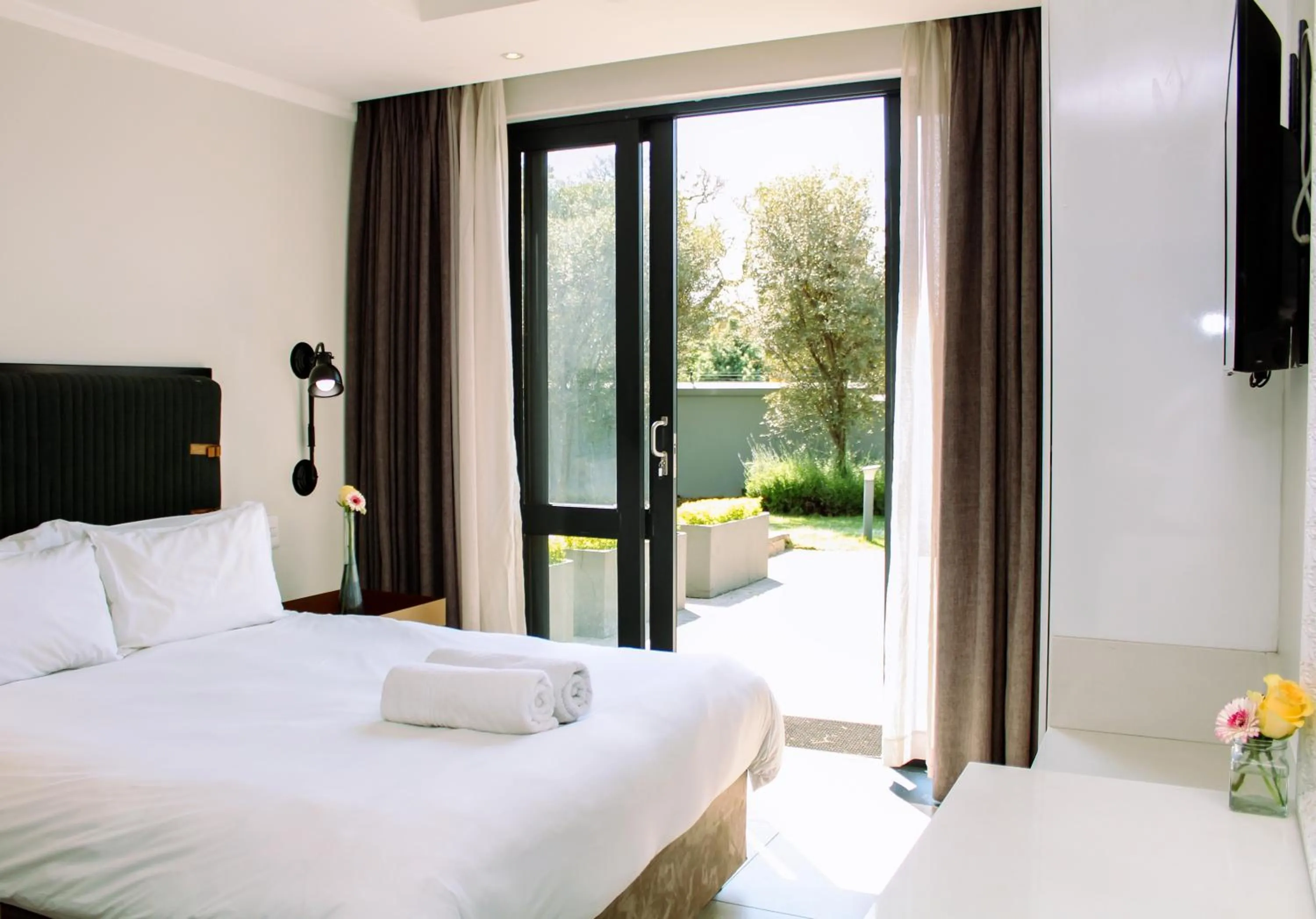 Three-Bedroom Apartment in Max Executive Apartments