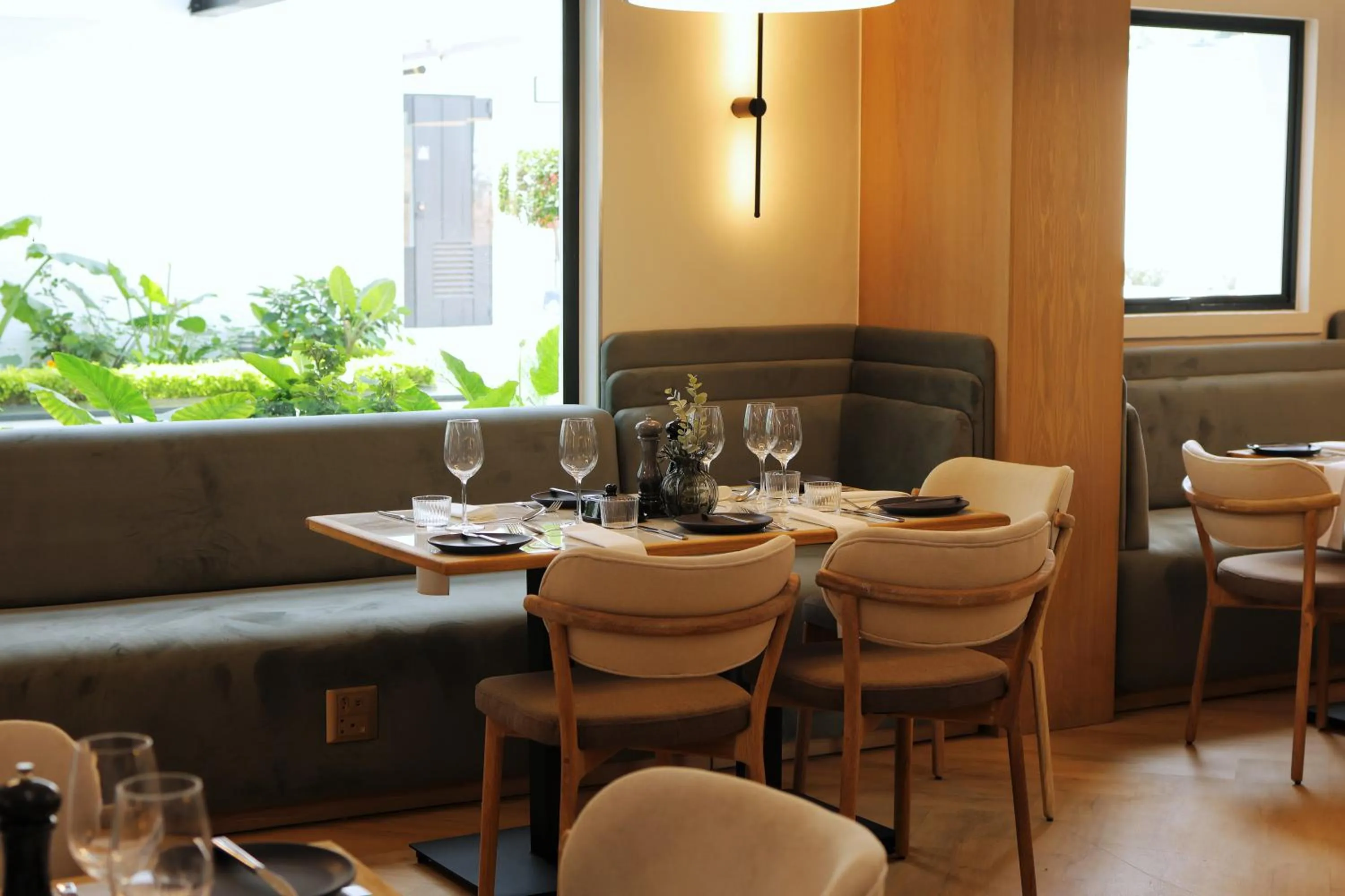 Restaurant/places to eat in The Max Hotel Sandton