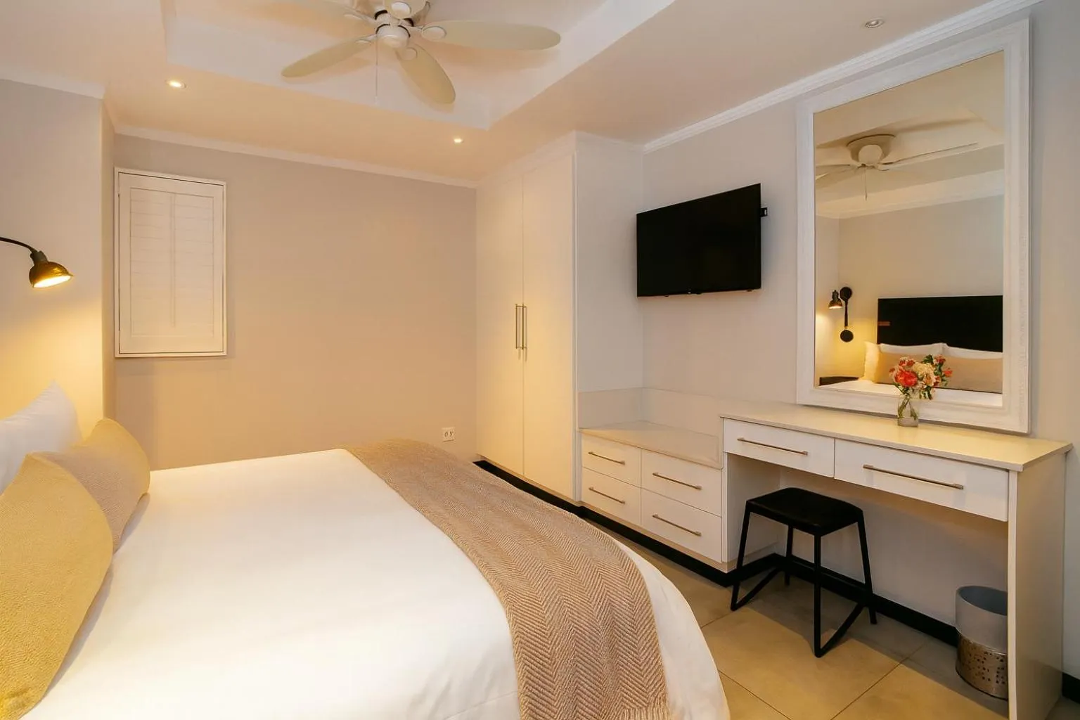 TV and multimedia, Bed in The Max Hotel Sandton