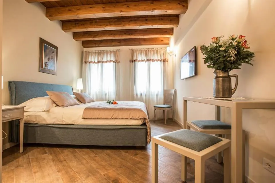 Photo of the whole room, Bed in Casa Delneri Boutique Hotel Adults Only