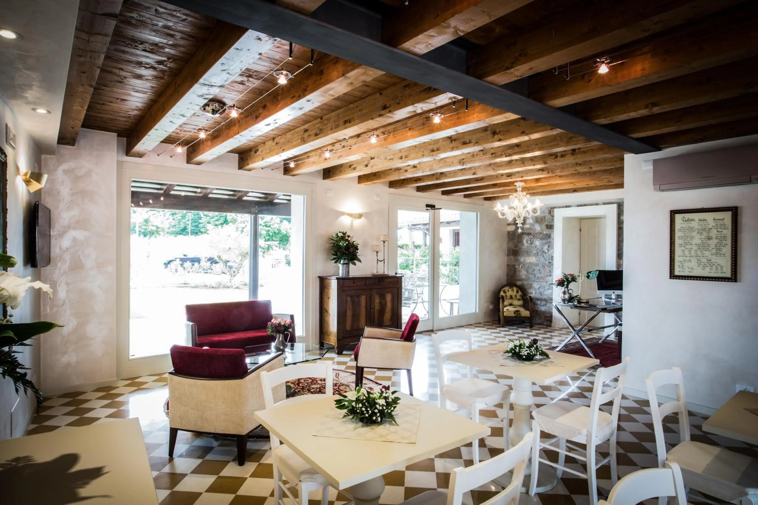 Communal lounge/ TV room in Casa Delneri Boutique Hotel Adults Only