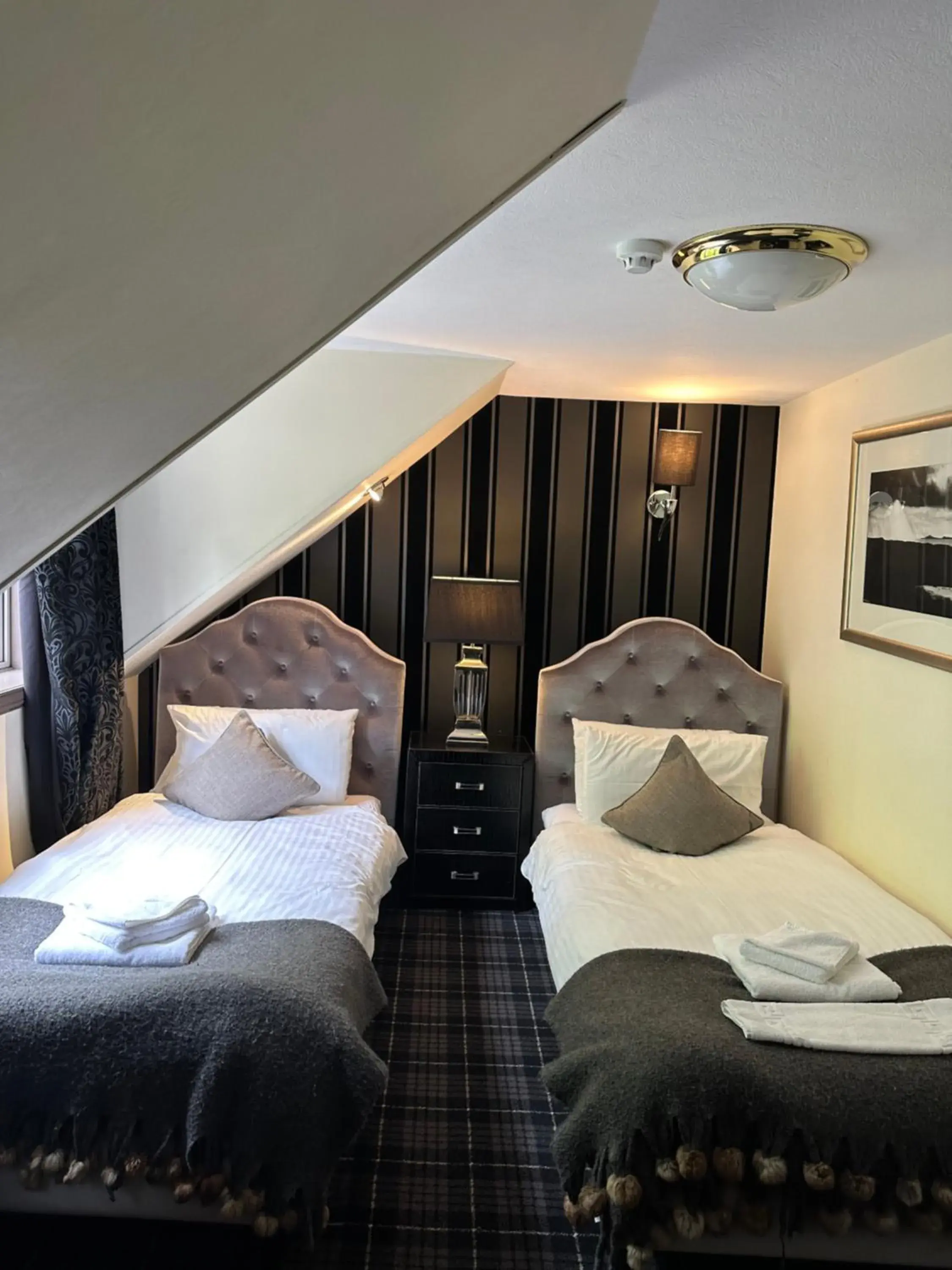 Inland Twin Room in The Tobermory Hotel Inland Twin Room in The Tobermory Hotel