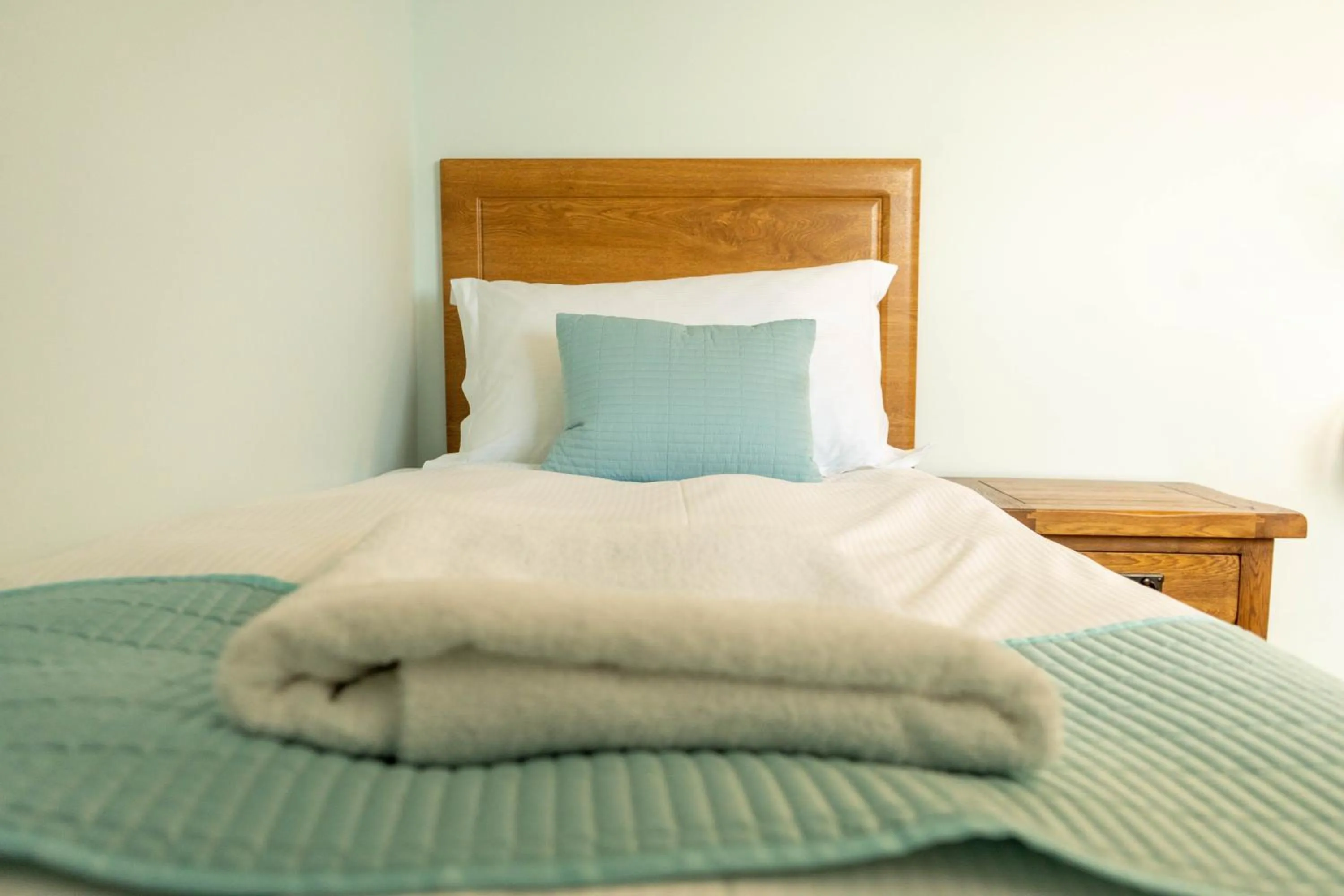 Twin Room with Shared Bathroom in The Tobermory Hotel