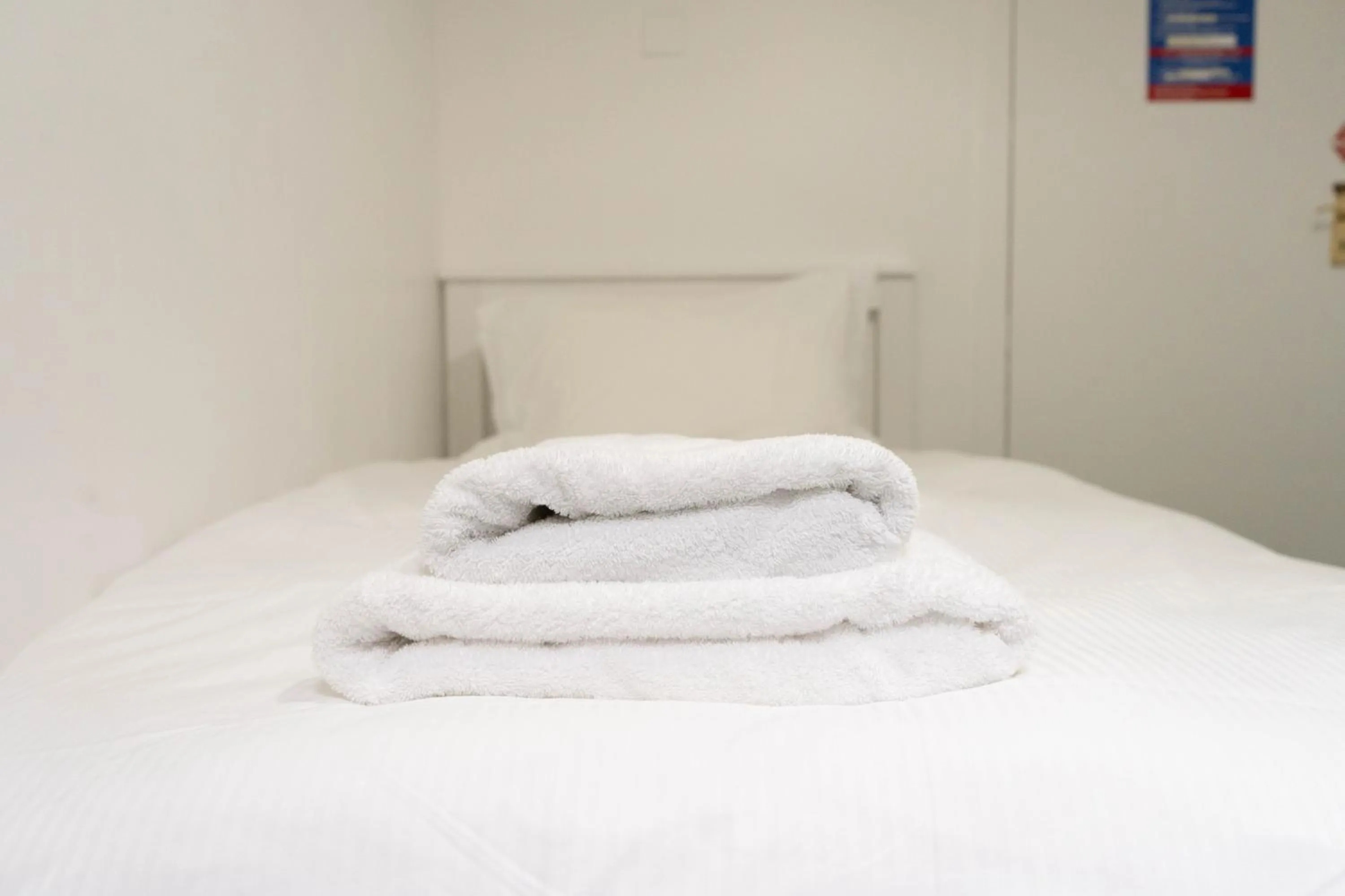 Single Room with Shared Bathroom - single occupancy in The Tobermory Hotel