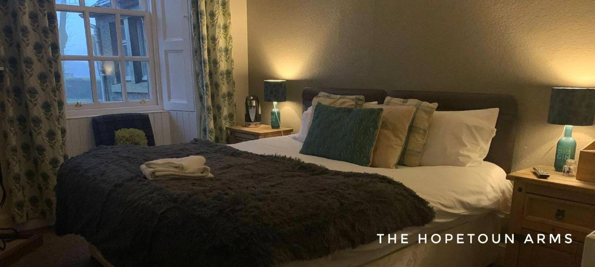 Bedroom, Bed in The Hopetoun Arms Hotel