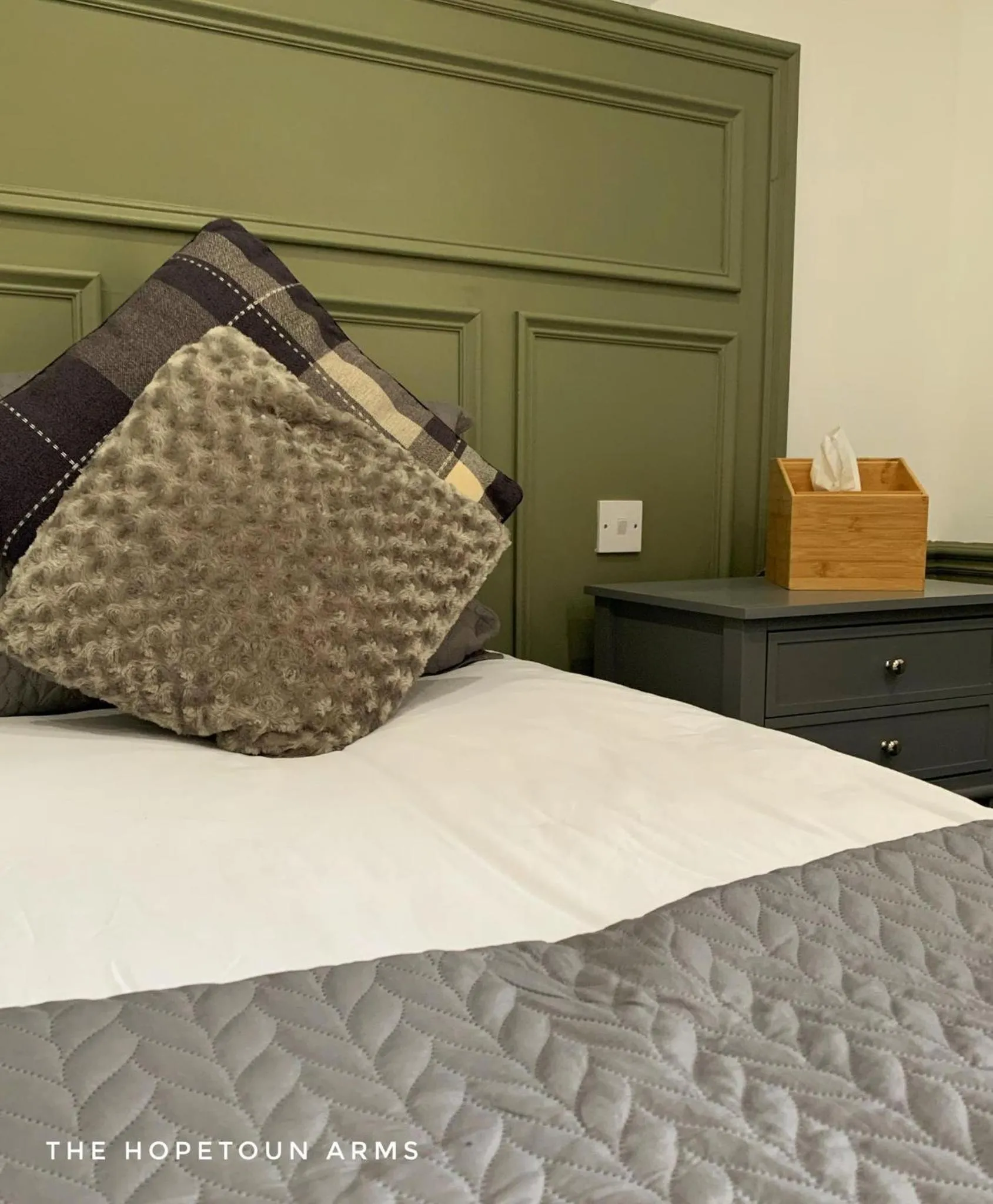 Bedroom, Bed in The Hopetoun Arms Hotel