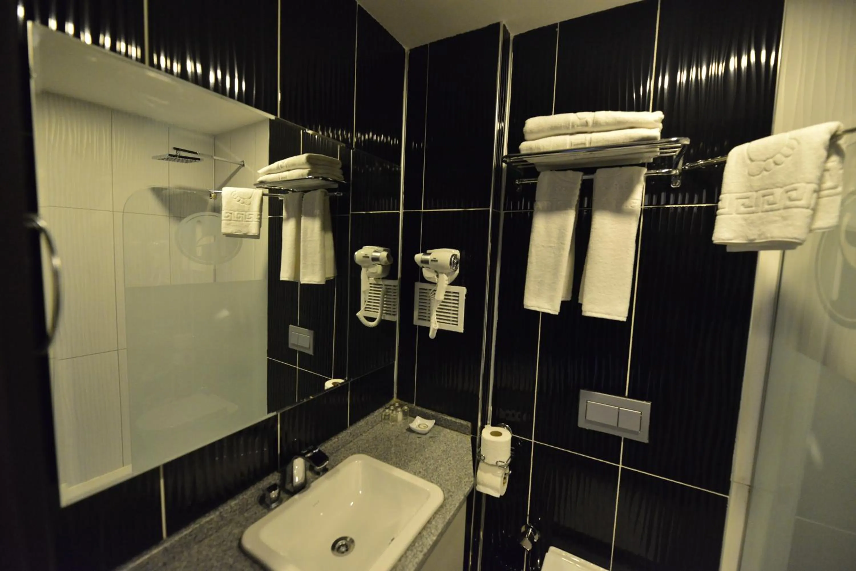 Bathroom in Sarikamis Habitat Hotel