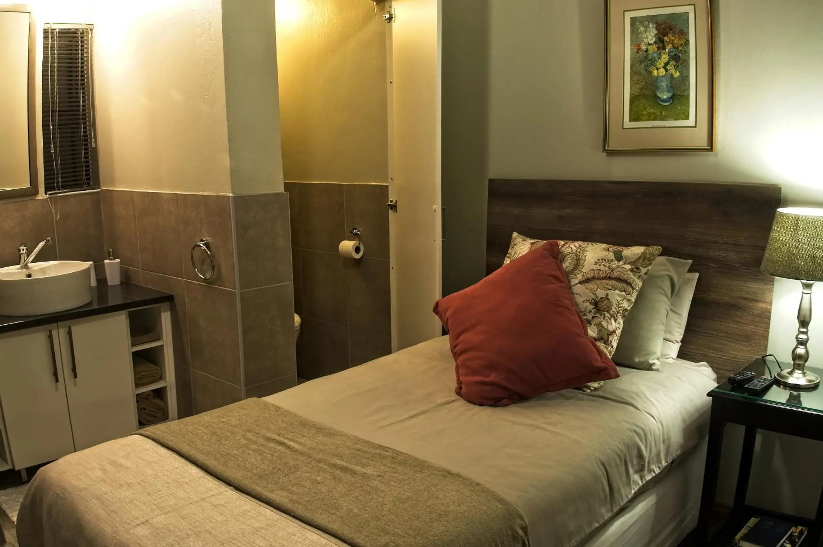 Single Room - single occupancy in Rest-a-While Guest House - Pretoria Single Room - single occupancy in Rest-a-While Guest House - Pretoria