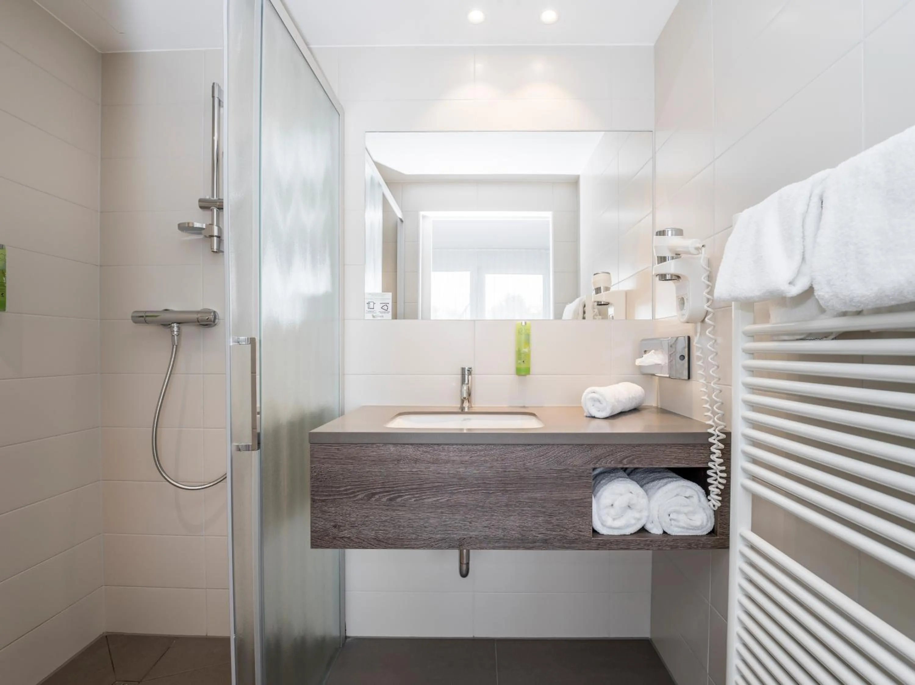 Shower in Eco Suite Hotel