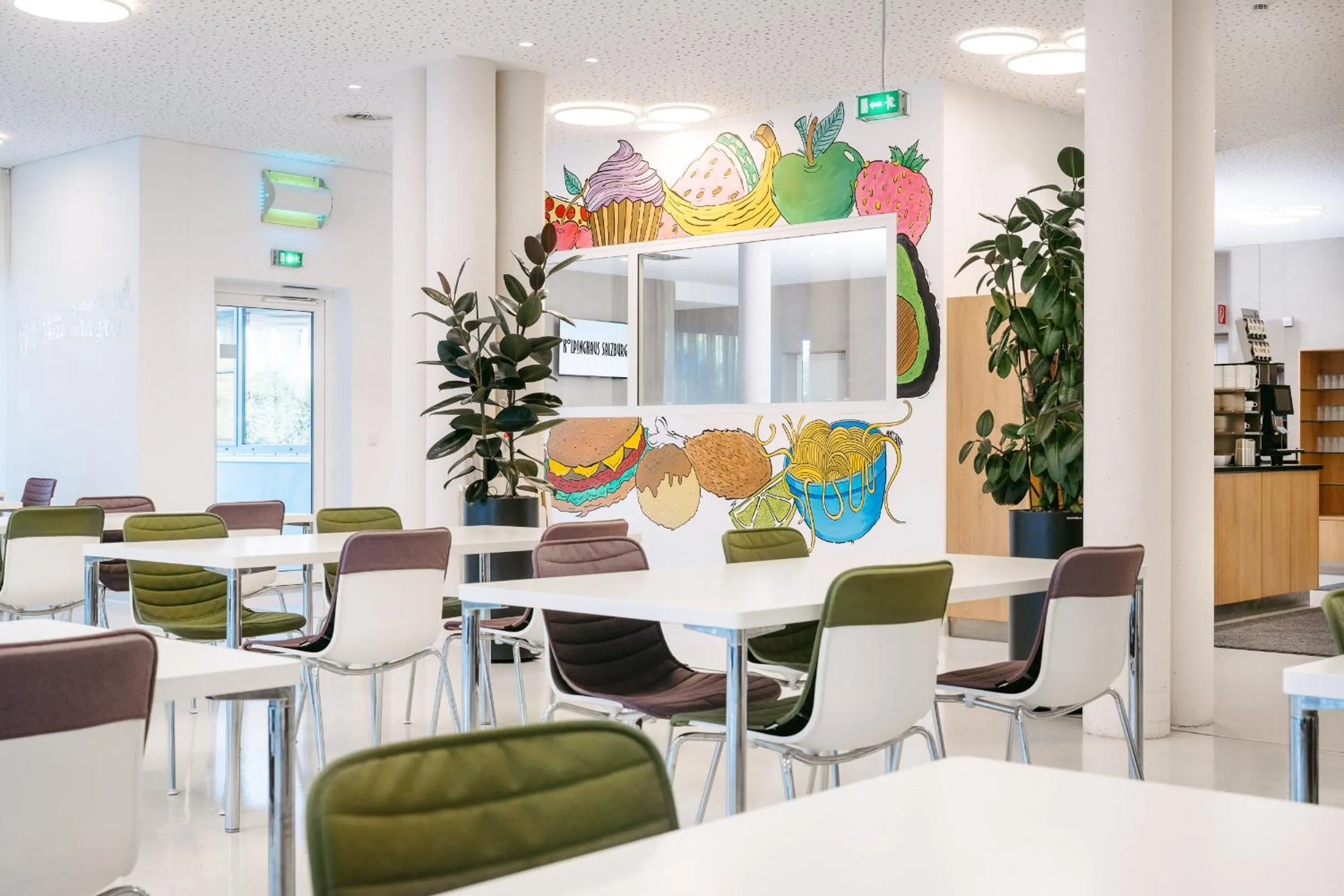 Restaurant/places to eat in Eco Suite Hotel