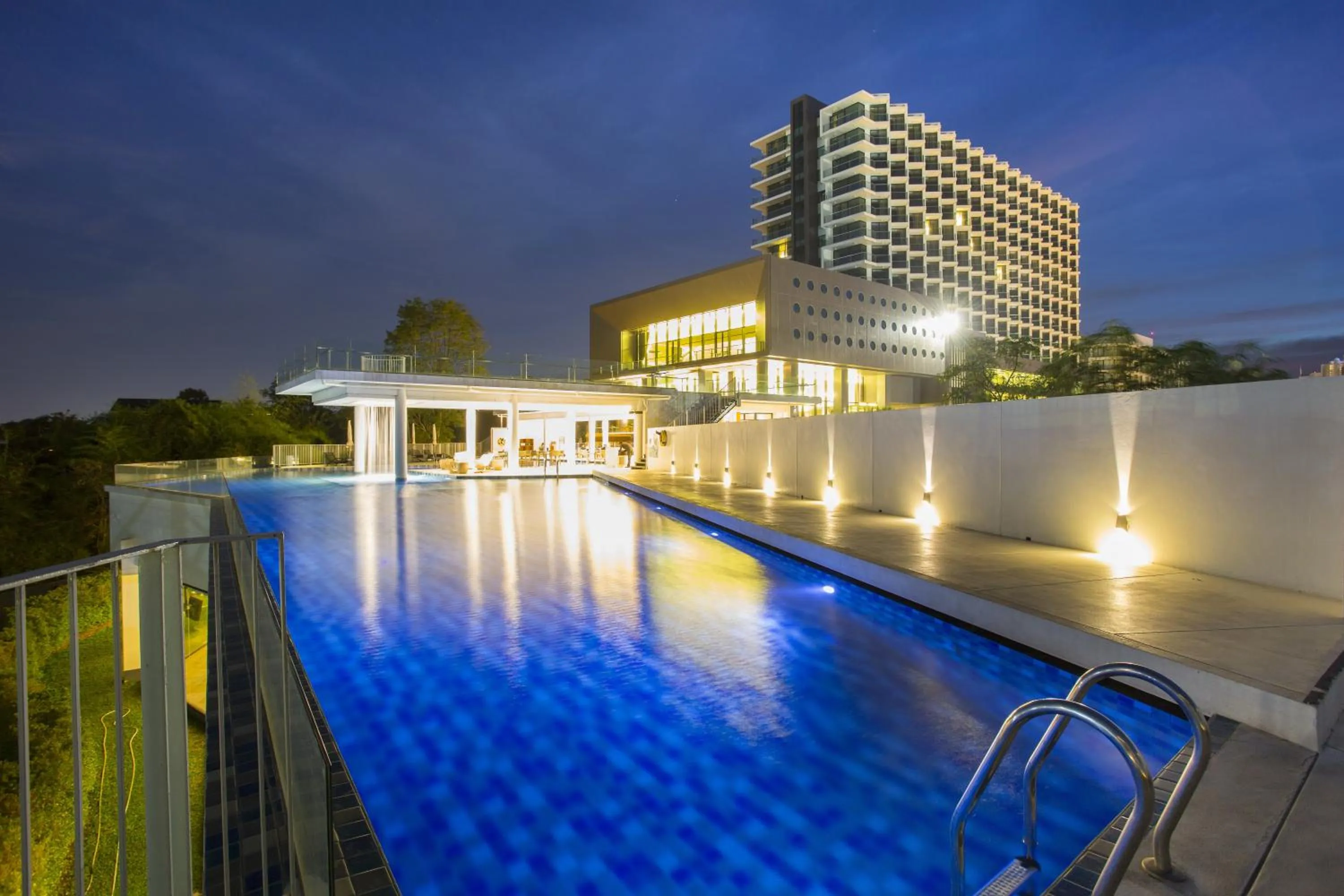 Property building in Tsix5 Phenomenal Hotel Pattaya